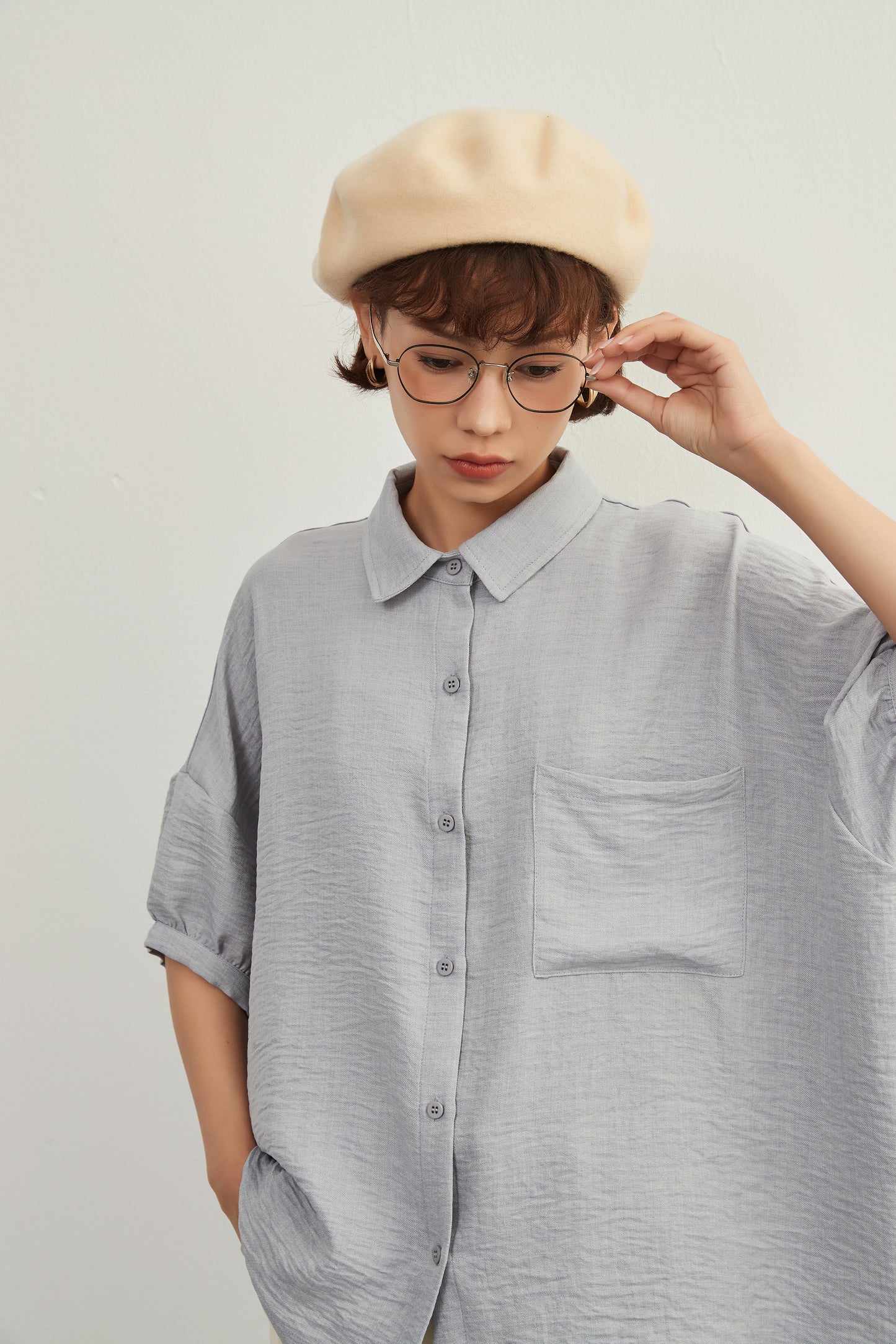 KNXC403-ルーズフィット春夏ブラウス・シワ感素材アイロン不要・ゆるふわポケット・半袖シャツ・定番トップス