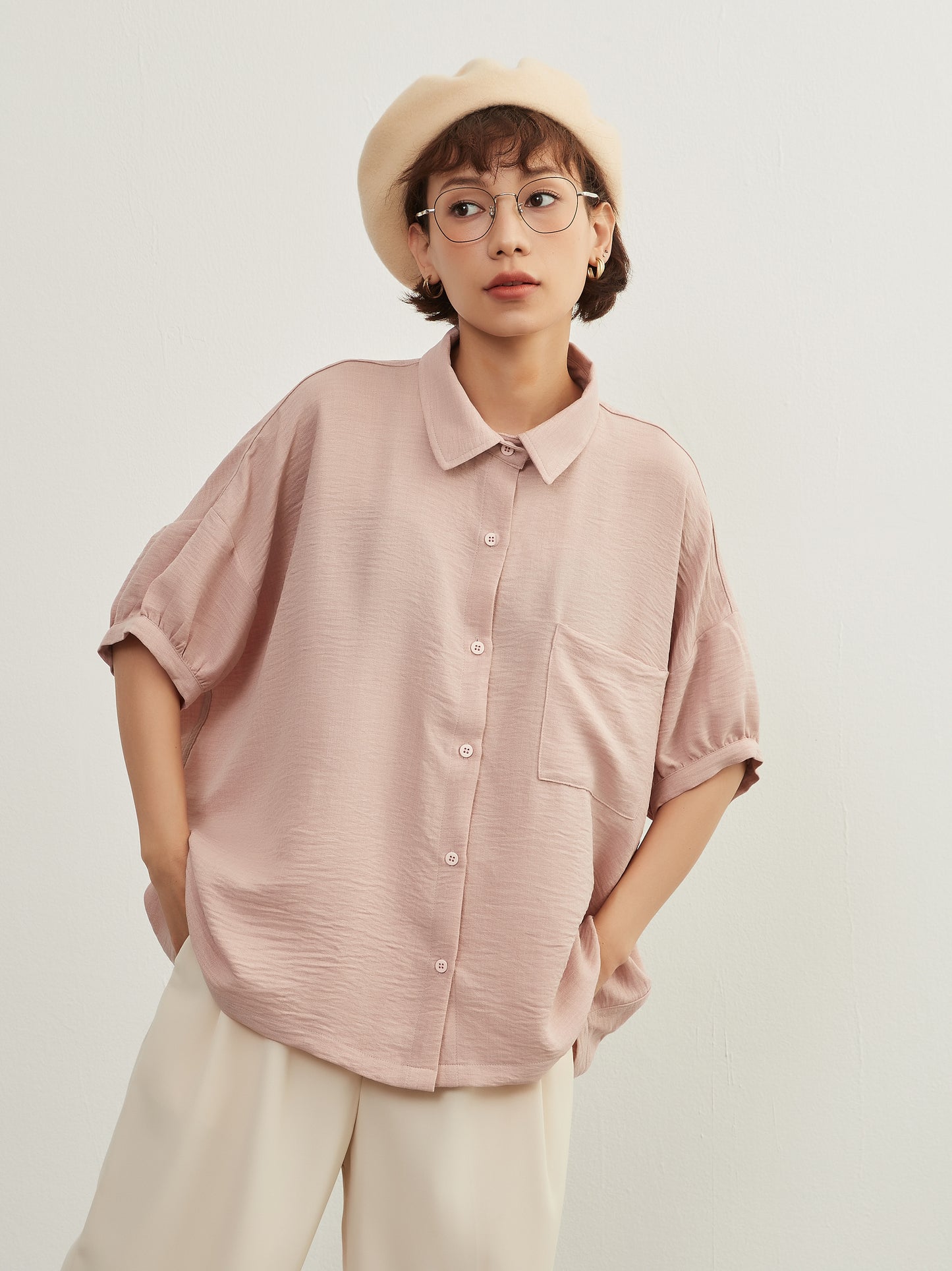 KNXC403-ルーズフィット春夏ブラウス・シワ感素材アイロン不要・ゆるふわポケット・半袖シャツ・定番トップス