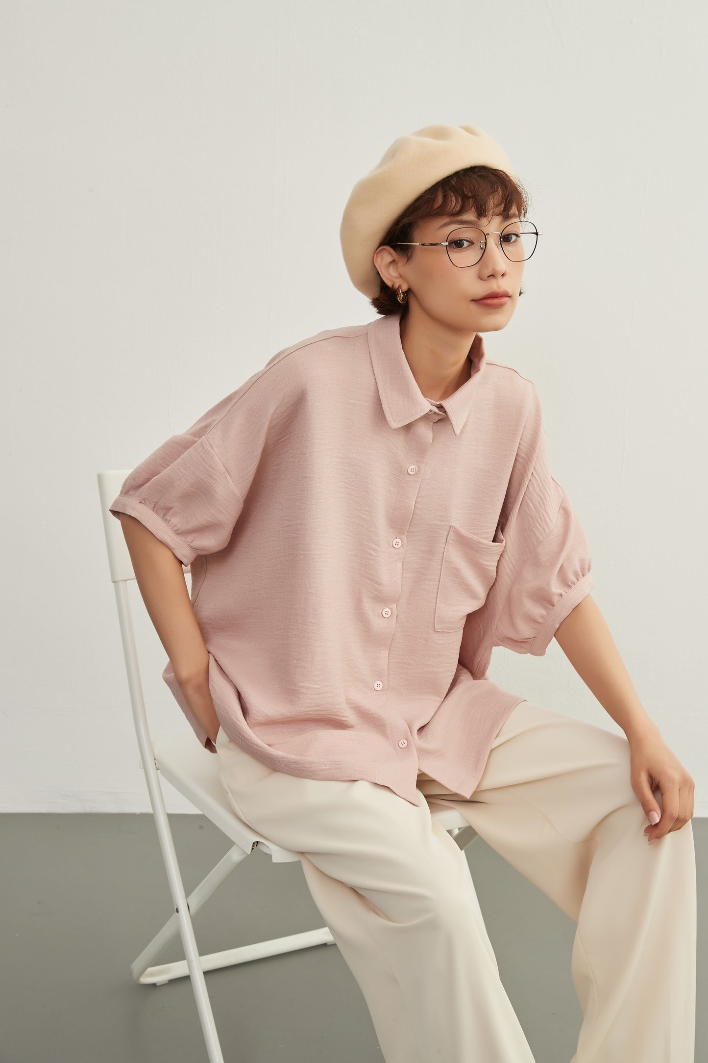 KNXC403-ルーズフィット春夏ブラウス・シワ感素材アイロン不要・ゆるふわポケット・半袖シャツ・定番トップス