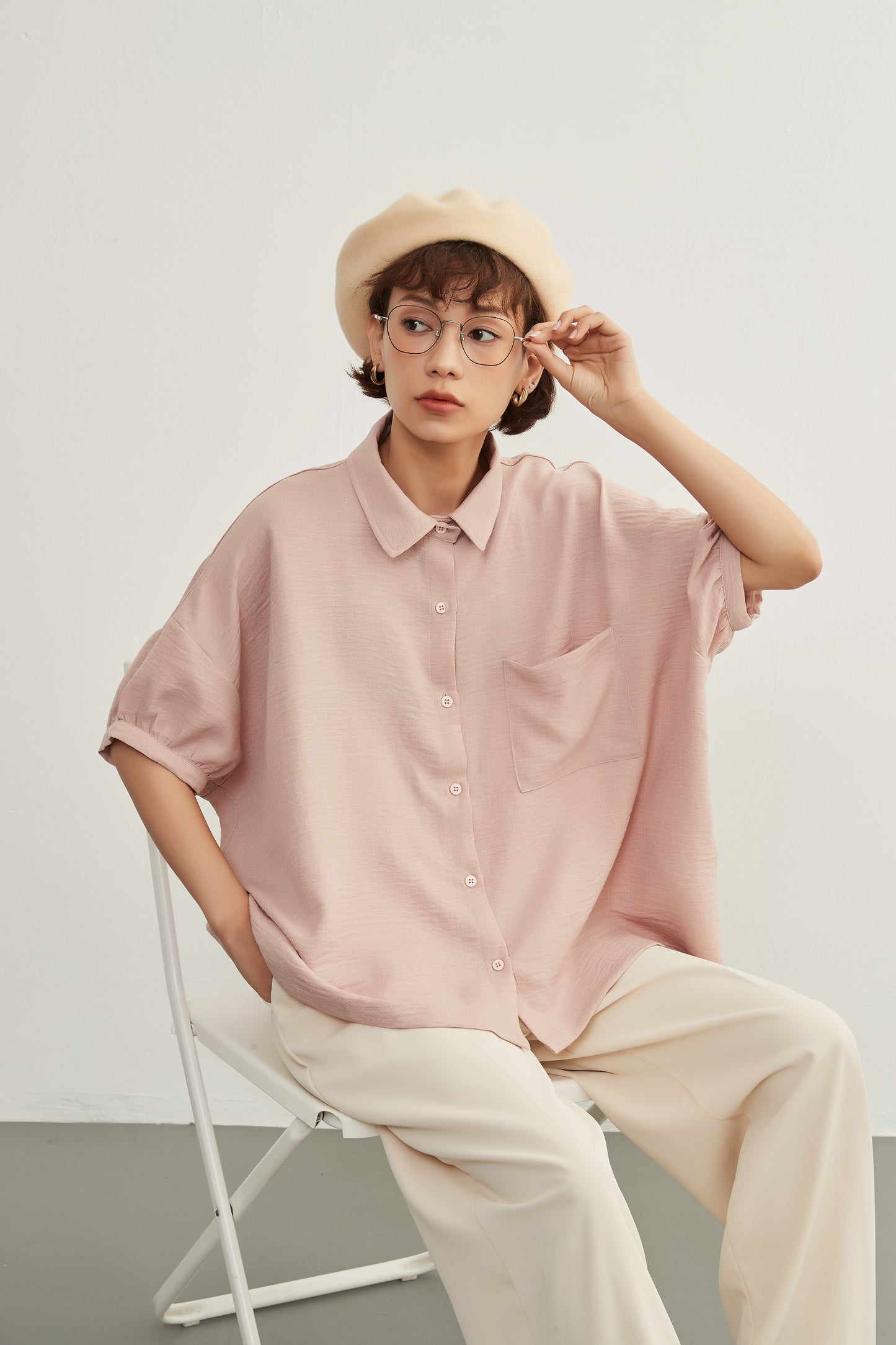 KNXC403-ルーズフィット春夏ブラウス・シワ感素材アイロン不要・ゆるふわポケット・半袖シャツ・定番トップス