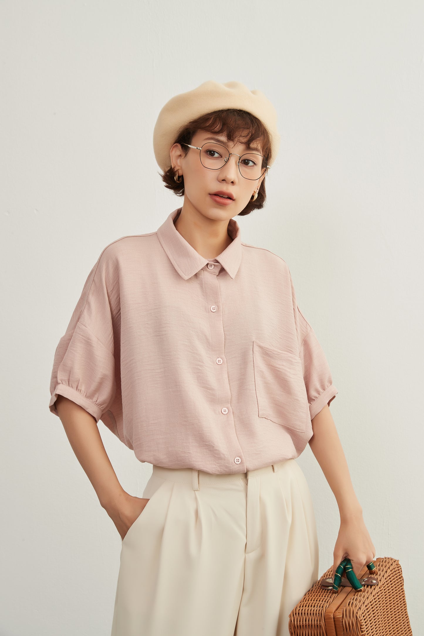 KNXC403-ルーズフィット春夏ブラウス・シワ感素材アイロン不要・ゆるふわポケット・半袖シャツ・定番トップス