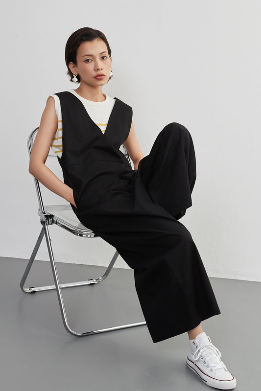 KNSO369-IN is a linen blend jumper pants that can be used all year round.