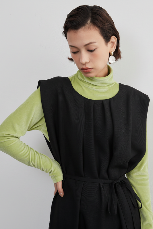 KNXO402 - Cool and dressy, power shoulder, wide shoulder, tucked one-piece, belt mark, sleeveless