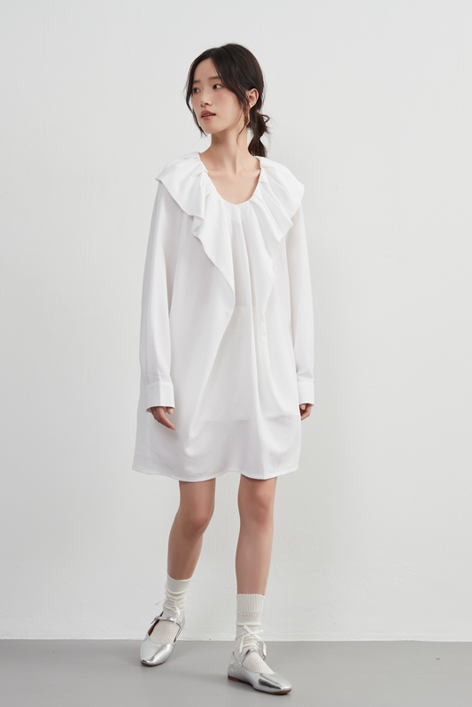 KNXO523 - A slightly modern three-dimensional cut ruffle collar long sleeve tunic dress - A soft touch material with plenty of volume and a frill collar top
