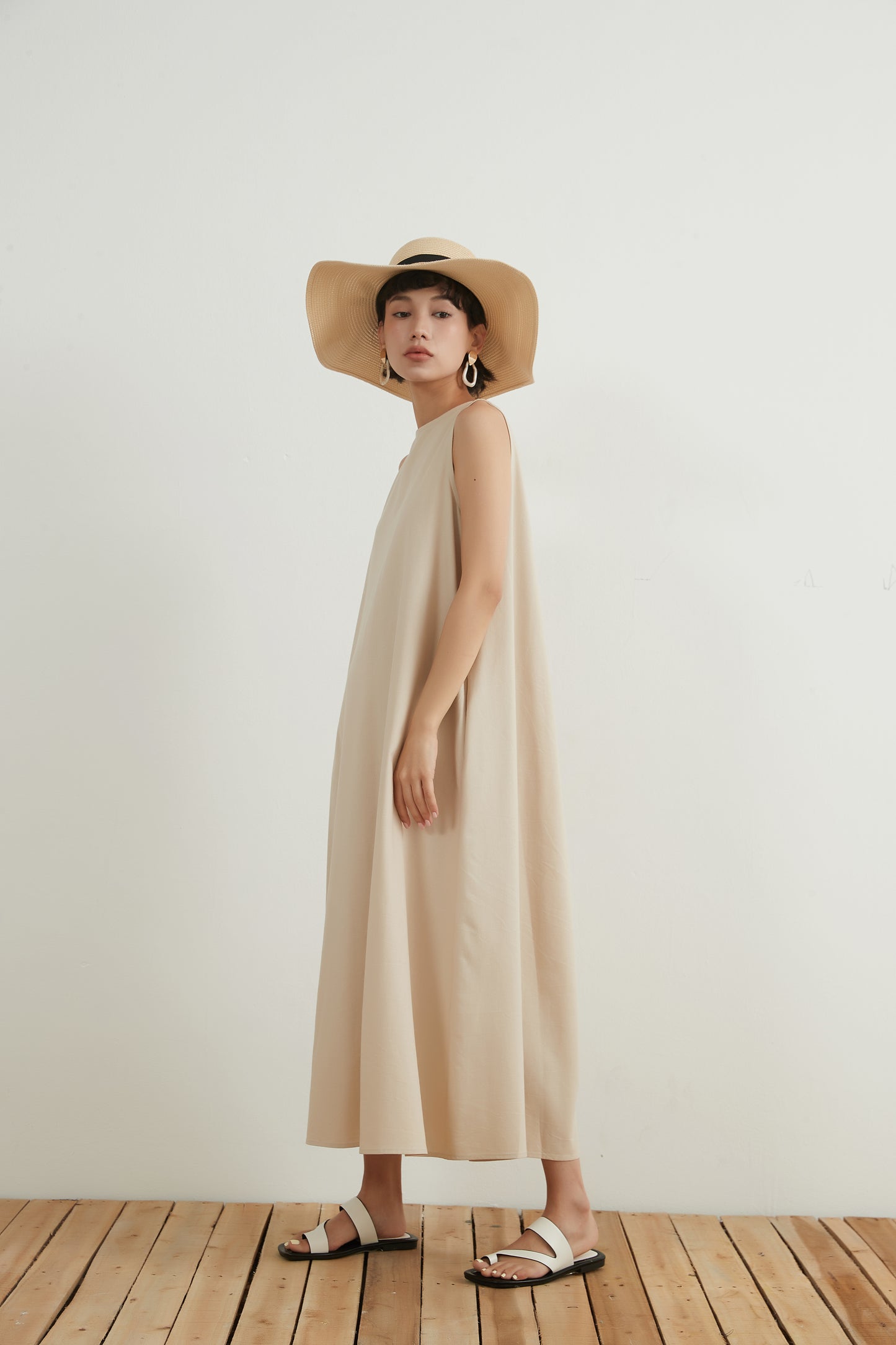 KNNO322・リネンミックス・Aライン・ジャンパースカート・背中開き・ノースリーブ・夏ワンピース