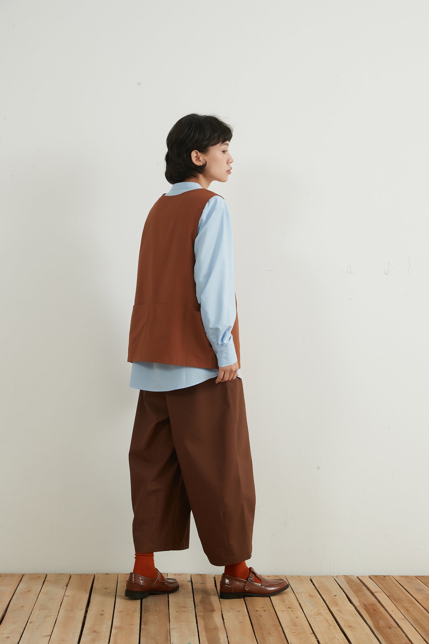 KNNP307・綿麻混ウェストゴムタックワイドパンツ・コクーンシルエットパンツ