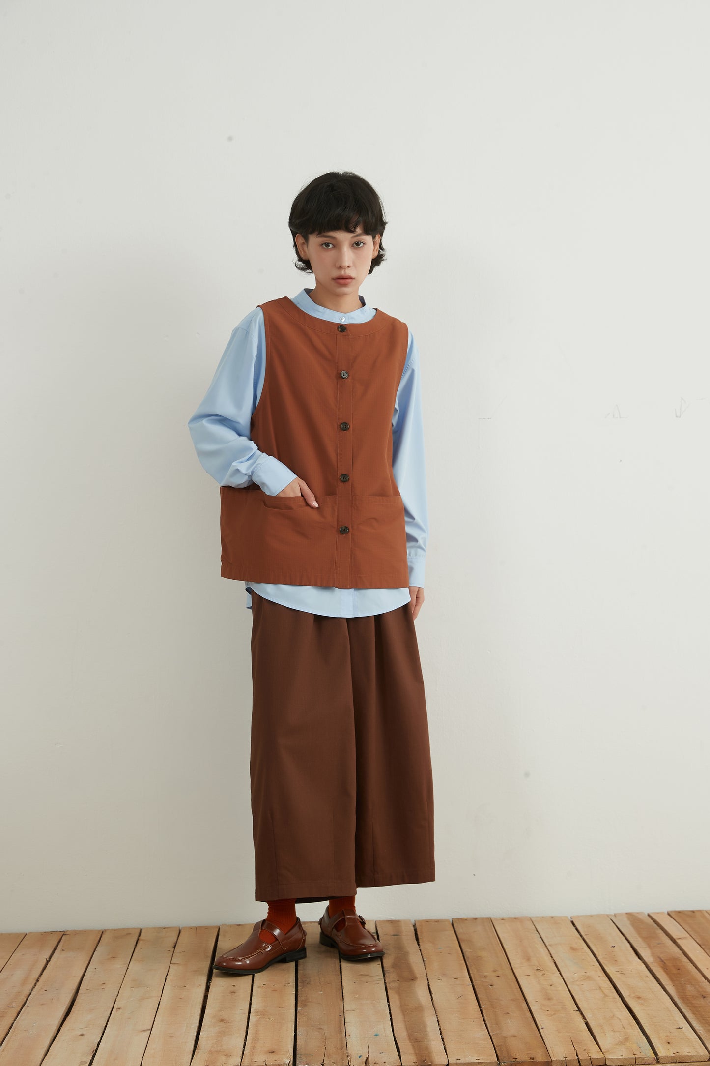 KNNP307・綿麻混ウェストゴムタックワイドパンツ・コクーンシルエットパンツ