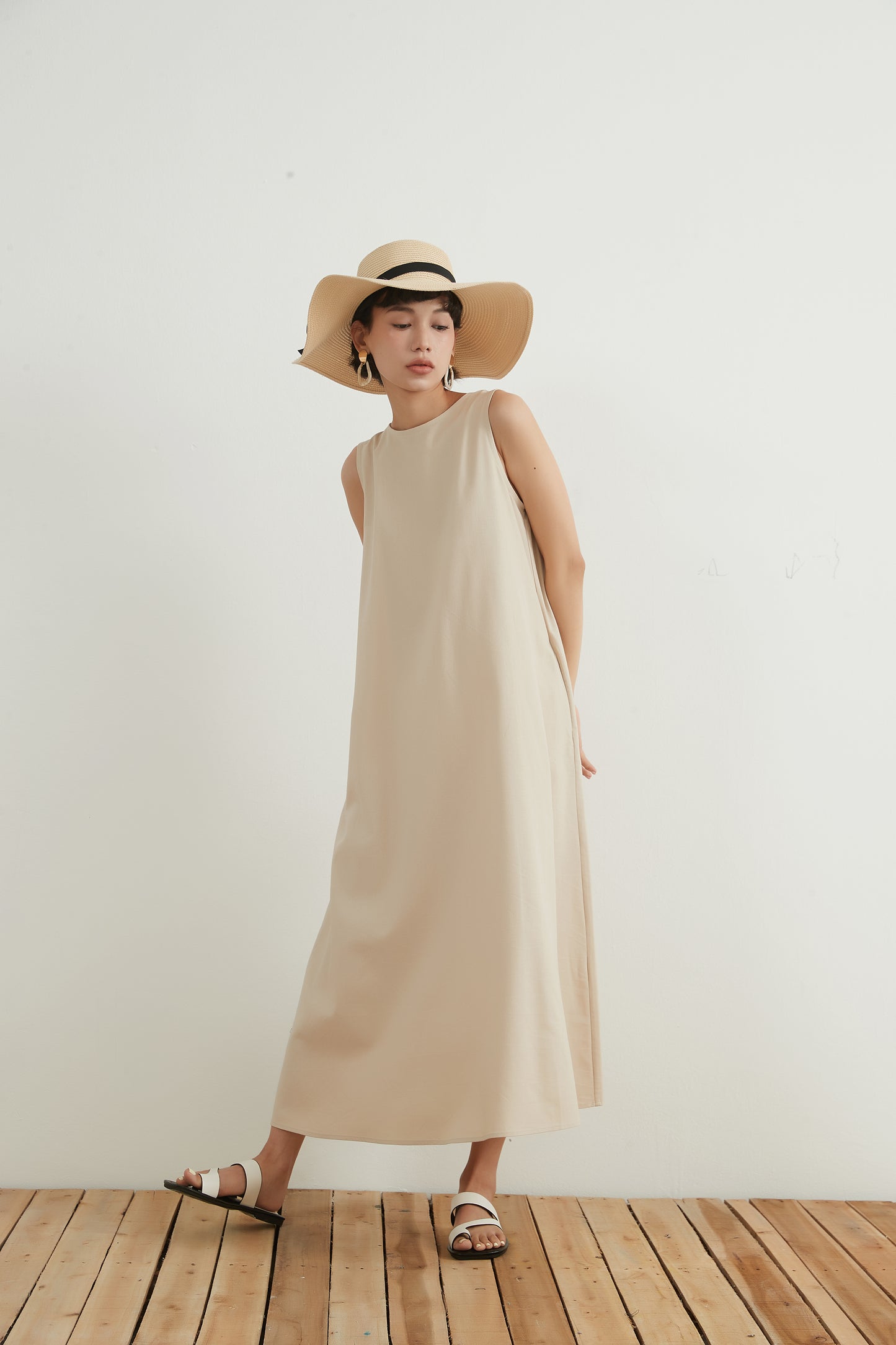 KNNO322・リネンミックス・Aライン・ジャンパースカート・背中開き・ノースリーブ・夏ワンピース