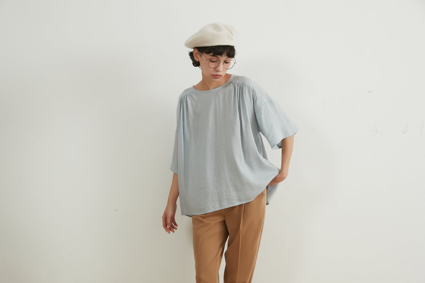 COTTON LINEN GATHERED SHORT SLEEVE TOP リネンコットンギャザー半袖トップシェルボタン付きリボン