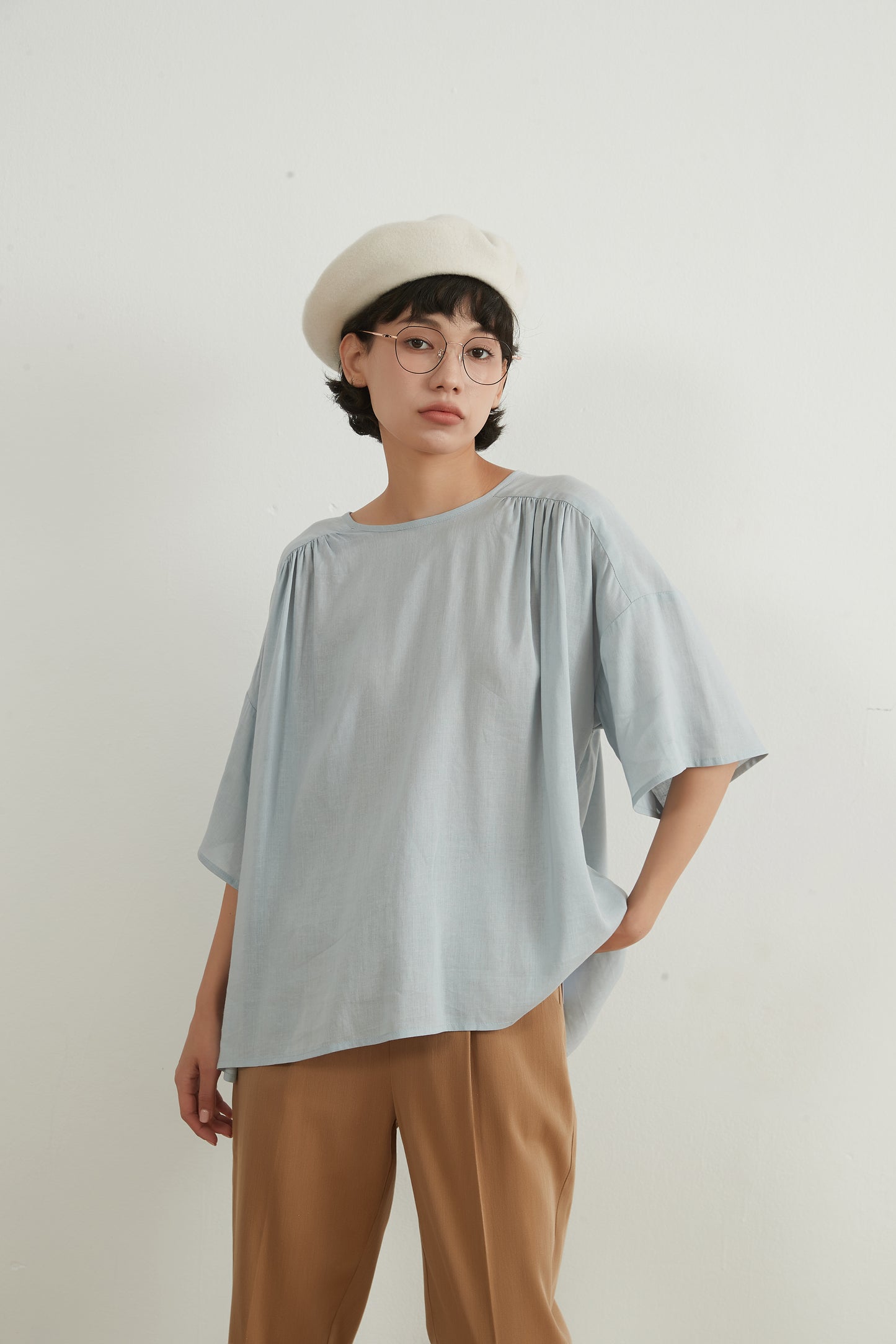 COTTON LINEN GATHERED SHORT SLEEVE TOP リネンコットンギャザー半袖トップシェルボタン付きリボン