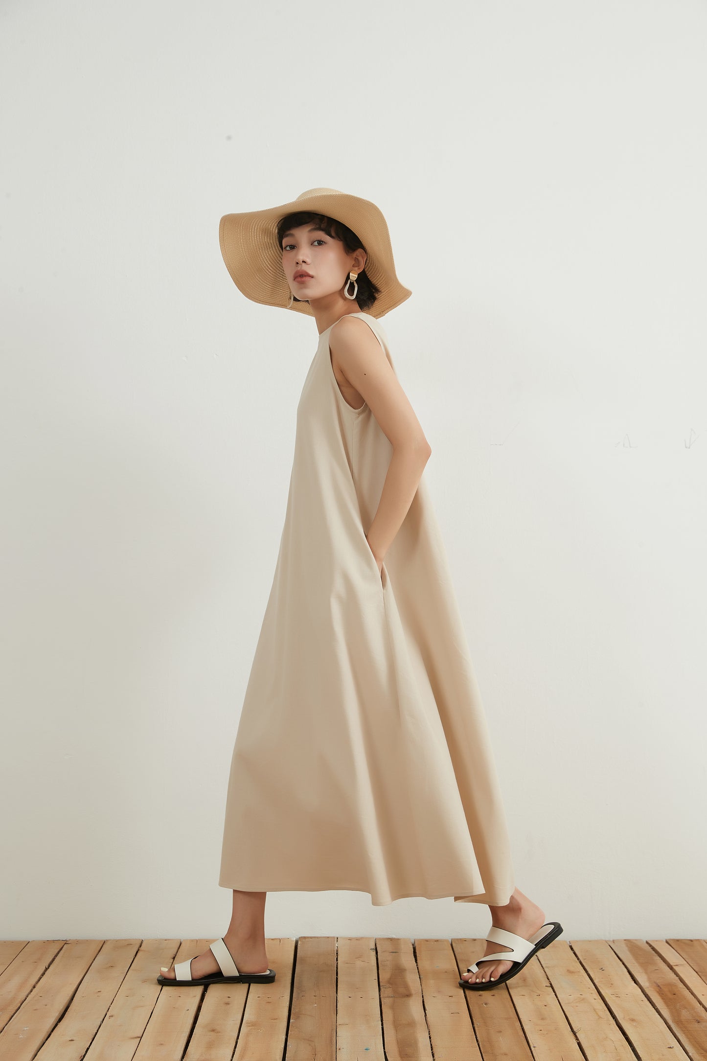 KNNO322・リネンミックス・Aライン・ジャンパースカート・背中開き・ノースリーブ・夏ワンピース