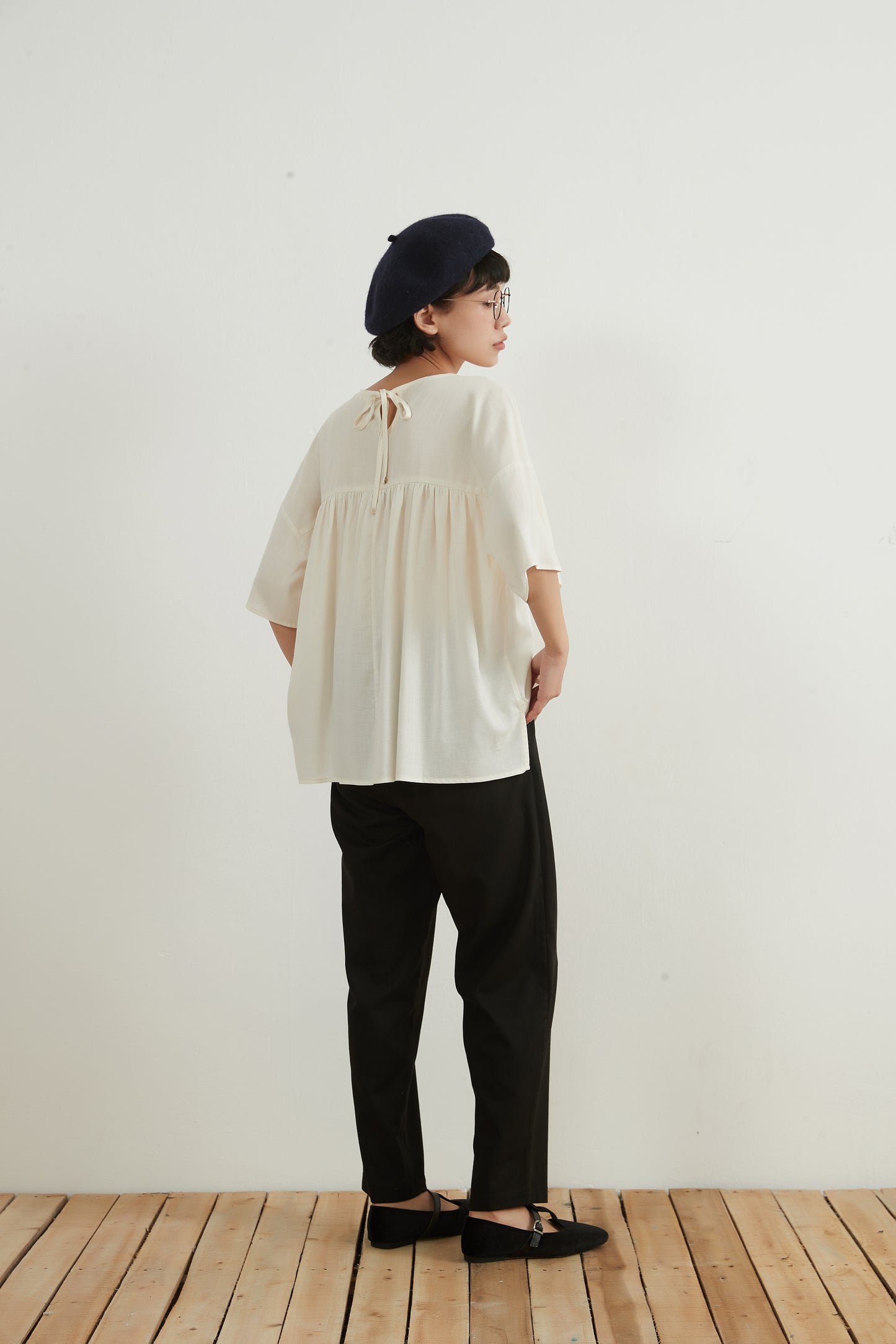 COTTON LINEN GATHERED SHORT SLEEVE TOP リネンコットンギャザー半袖トップシェルボタン付きリボン