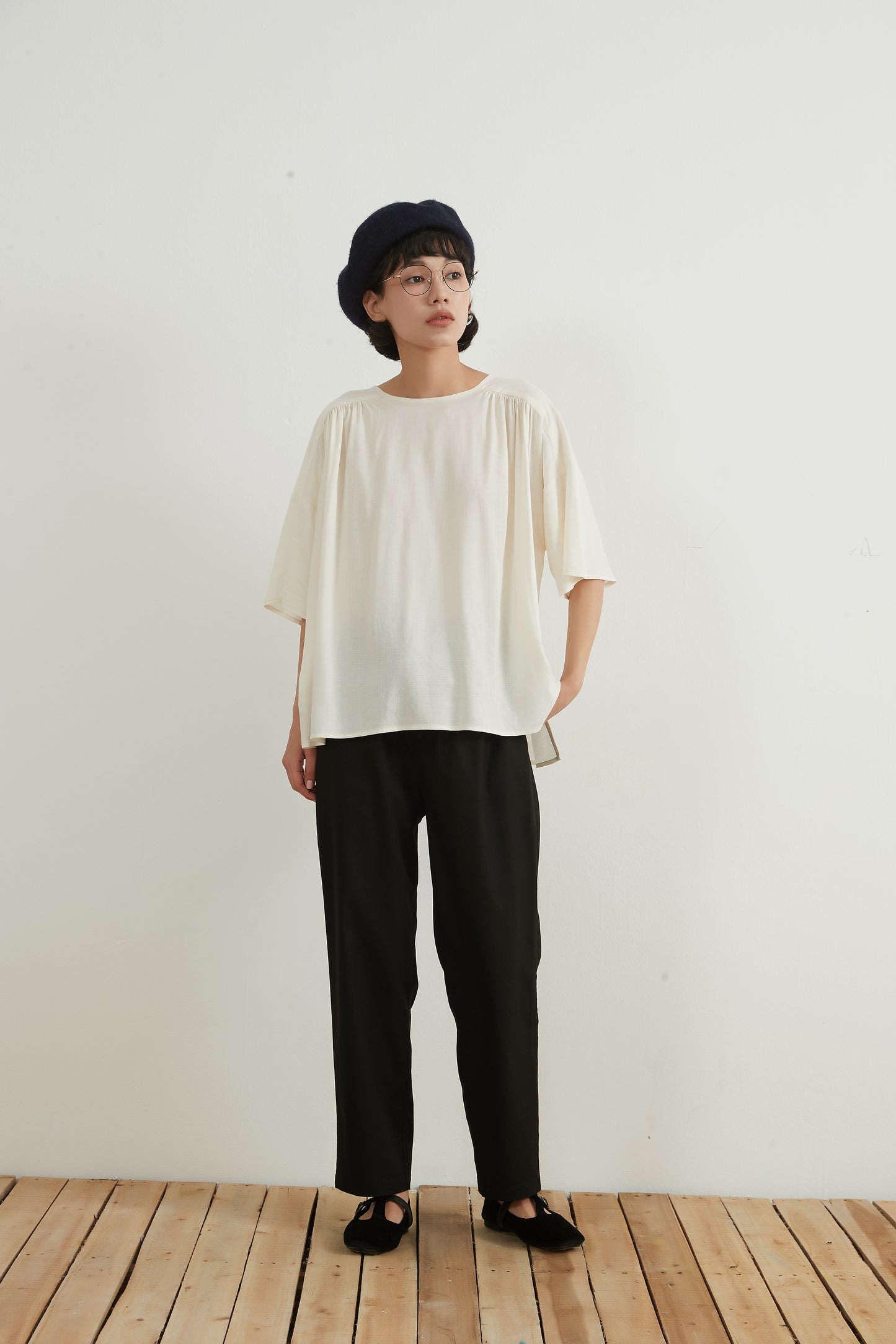 COTTON LINEN GATHERED SHORT SLEEVE TOP リネンコットンギャザー半袖トップシェルボタン付きリボン