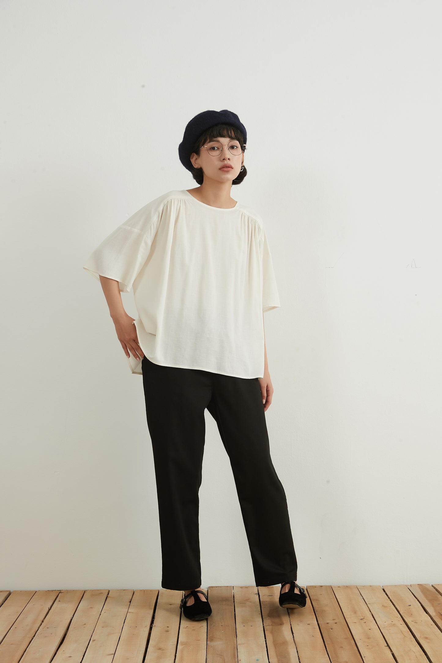COTTON LINEN GATHERED SHORT SLEEVE TOP リネンコットンギャザー半袖トップシェルボタン付きリボン