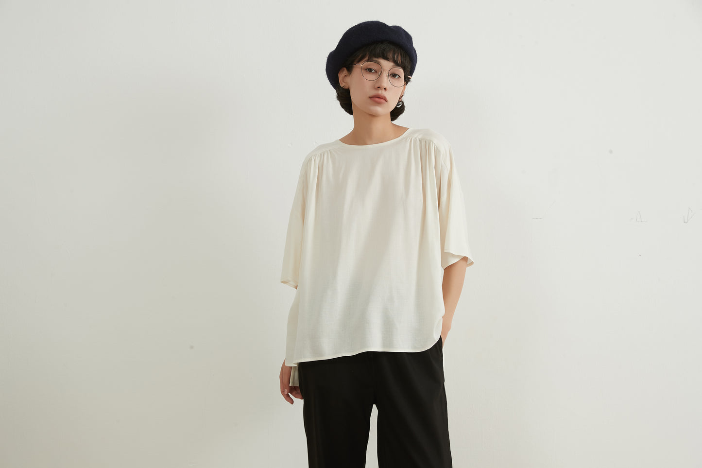 COTTON LINEN GATHERED SHORT SLEEVE TOP リネンコットンギャザー半袖トップシェルボタン付きリボン