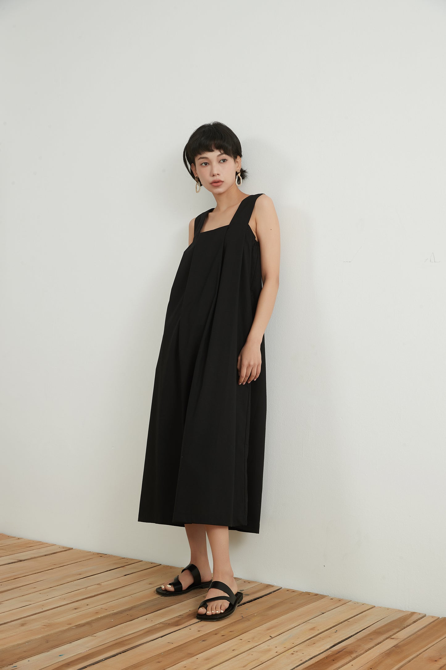 KNNO323・リネンミックス・ノースリーブ・ワンピース・肩ベルト・タック夏・天然素材