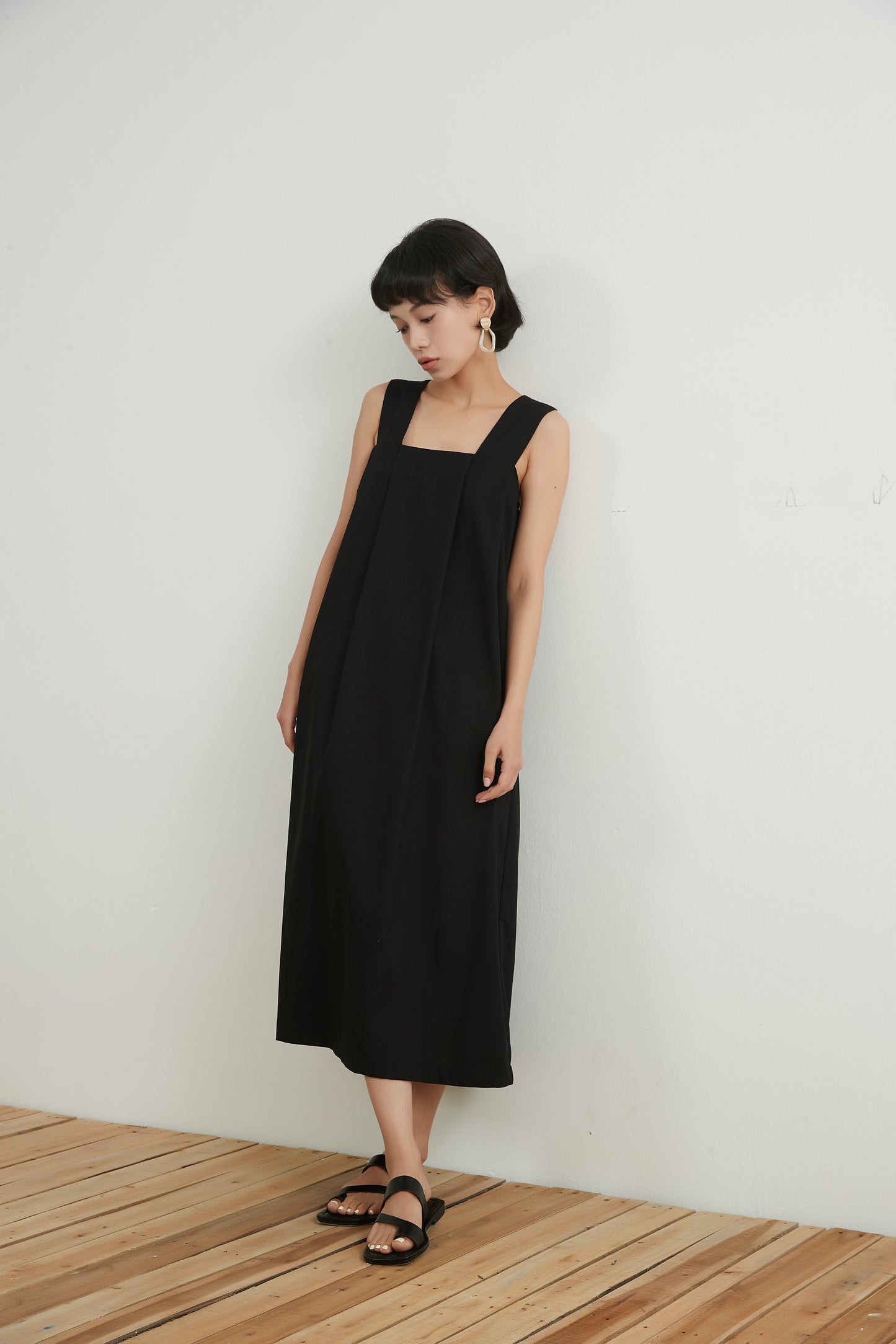 KNNO323・リネンミックス・ノースリーブ・ワンピース・肩ベルト・タック夏・天然素材