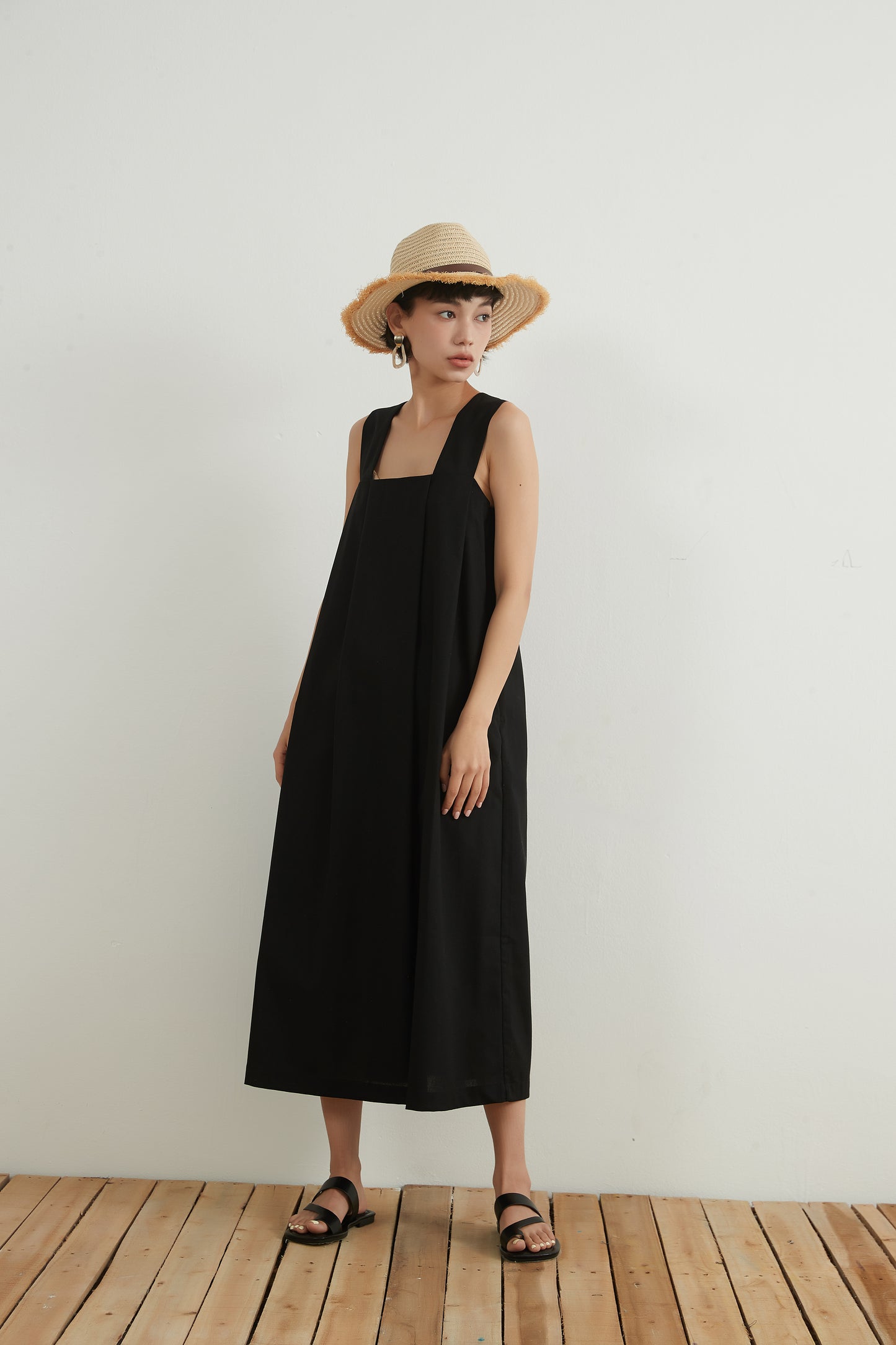 KNNO323・リネンミックス・ノースリーブ・ワンピース・肩ベルト・タック夏・天然素材
