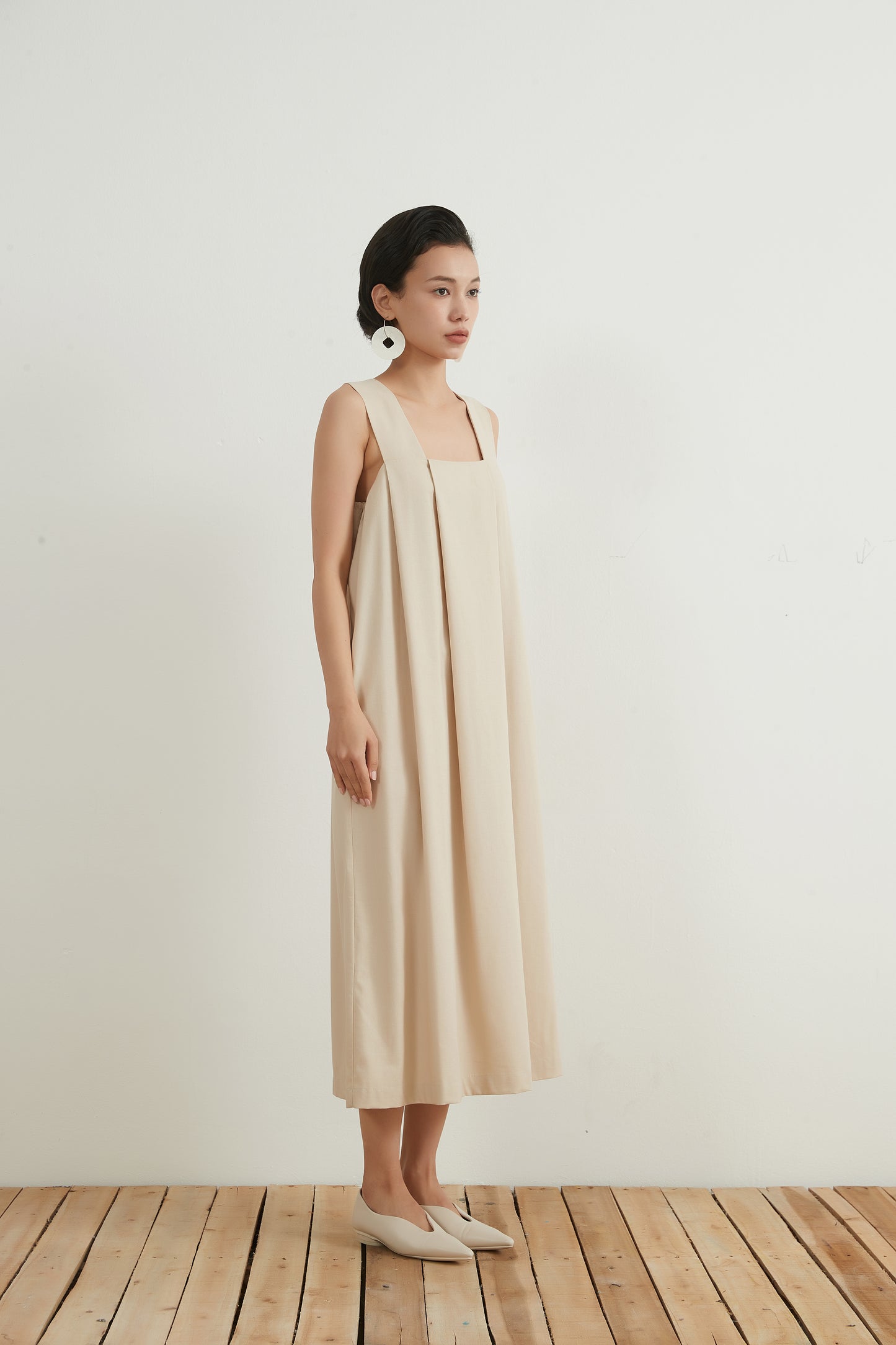 KNNO323・リネンミックス・ノースリーブ・ワンピース・肩ベルト・タック夏・天然素材