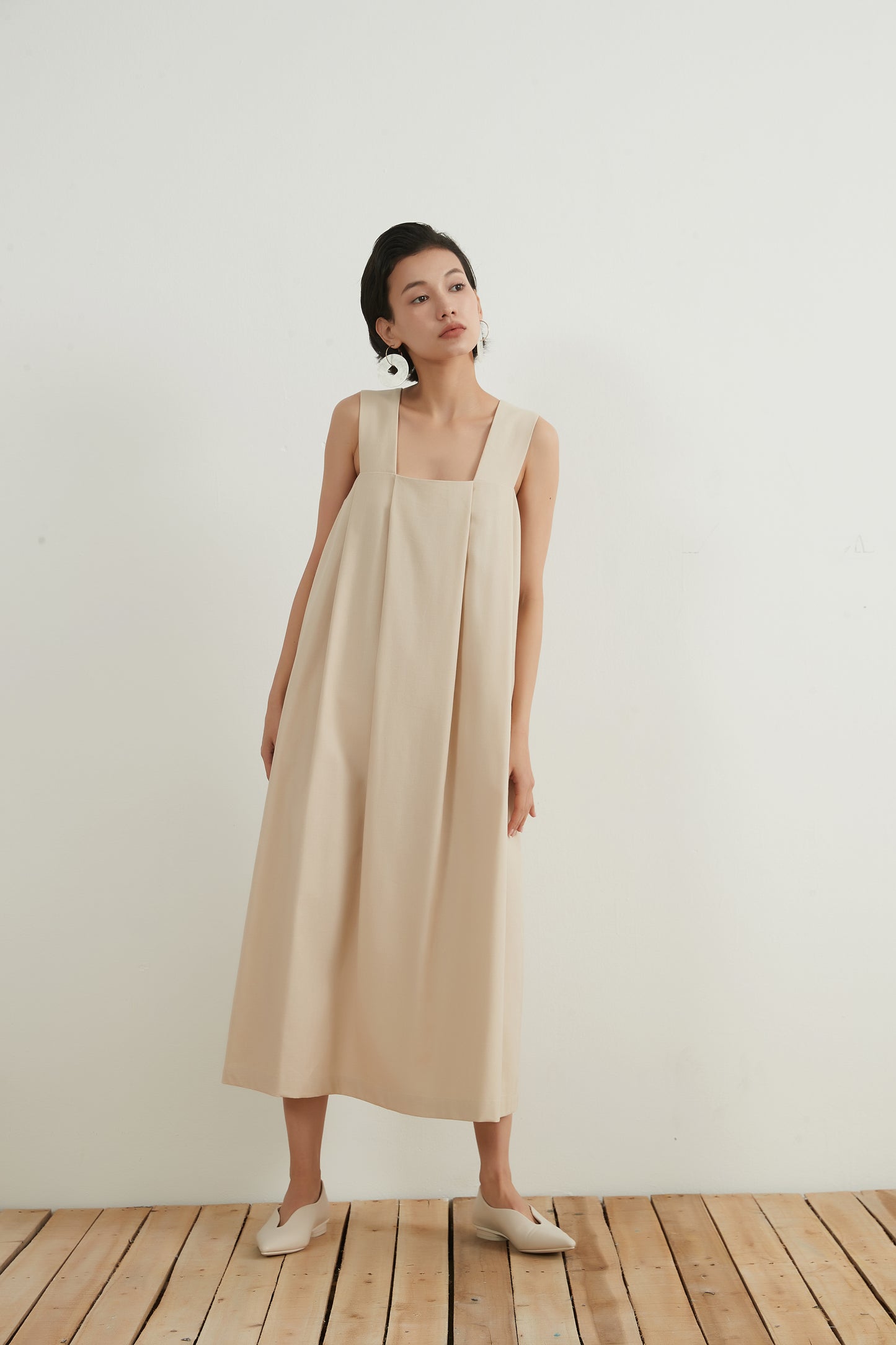 KNNO323・リネンミックス・ノースリーブ・ワンピース・肩ベルト・タック夏・天然素材