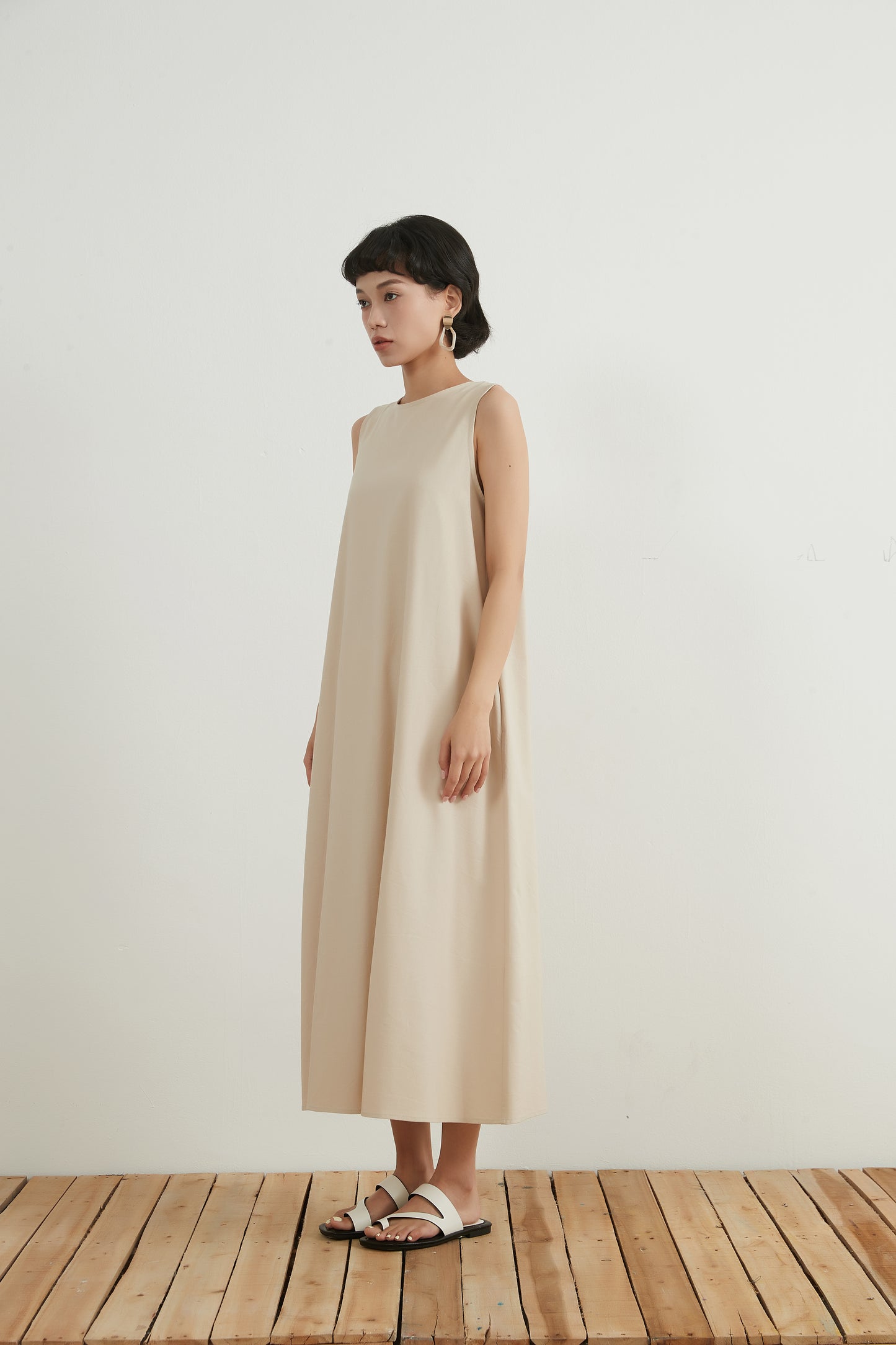 KNNO322・リネンミックス・Aライン・ジャンパースカート・背中開き・ノースリーブ・夏ワンピース