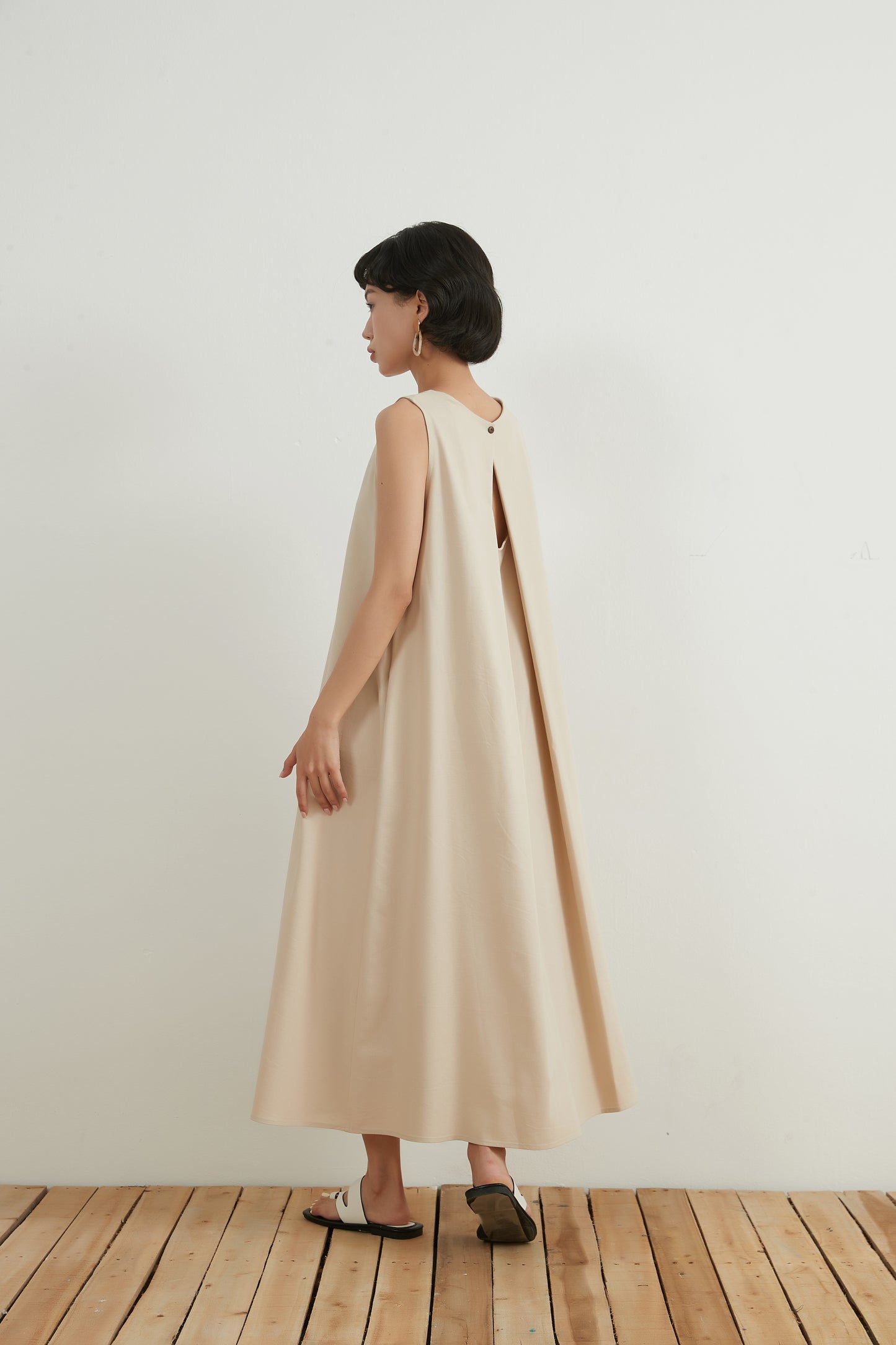 KNNO322・リネンミックス・Aライン・ジャンパースカート・背中開き・ノースリーブ・夏ワンピース