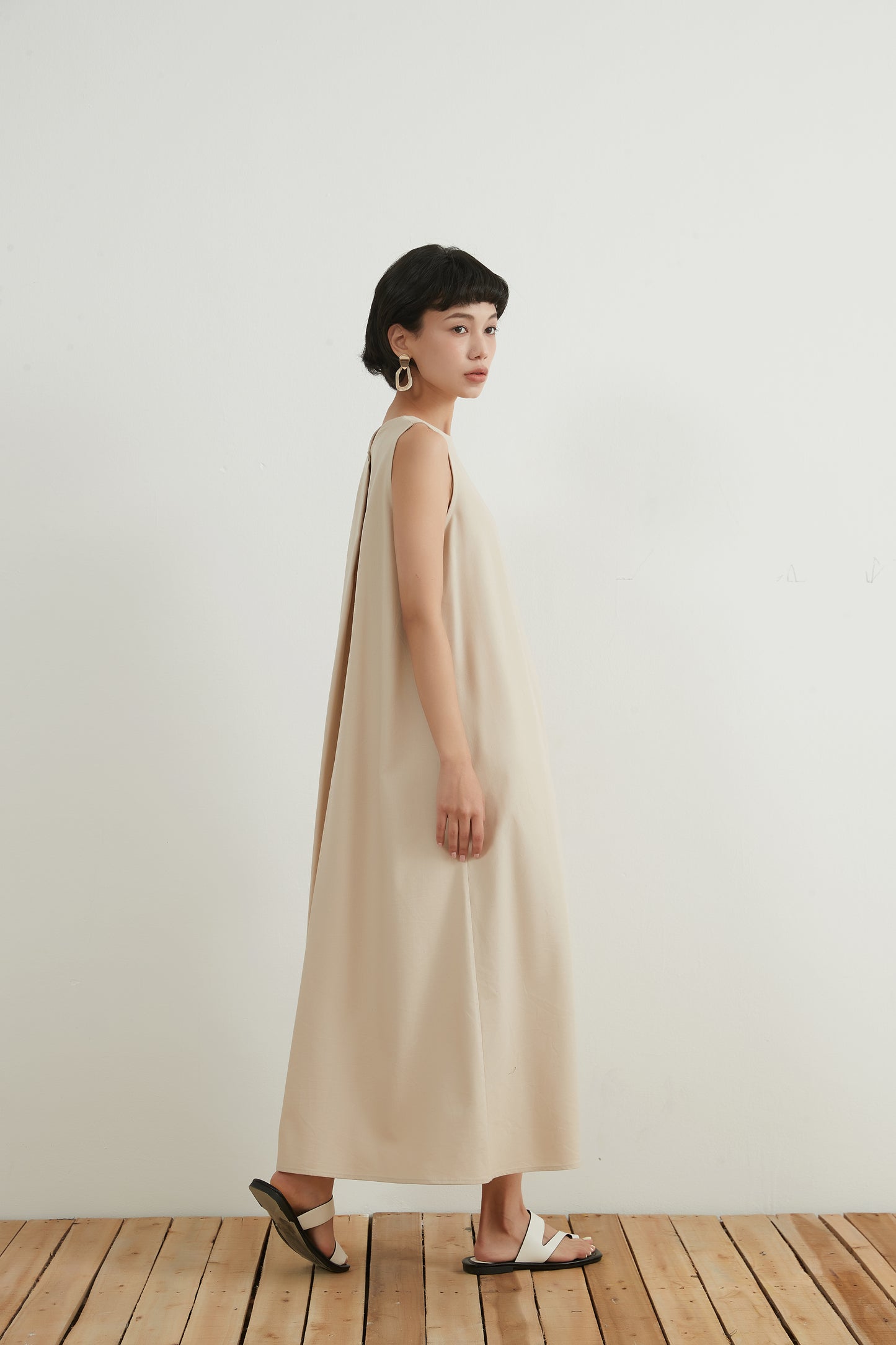KNNO322・リネンミックス・Aライン・ジャンパースカート・背中開き・ノースリーブ・夏ワンピース