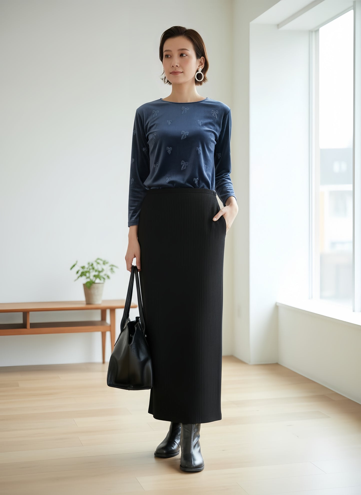 KNR666・ベロアリボン柄立体プリント長袖Tシャツ・エレガントな艶感トロミタッチストレッチ性素材