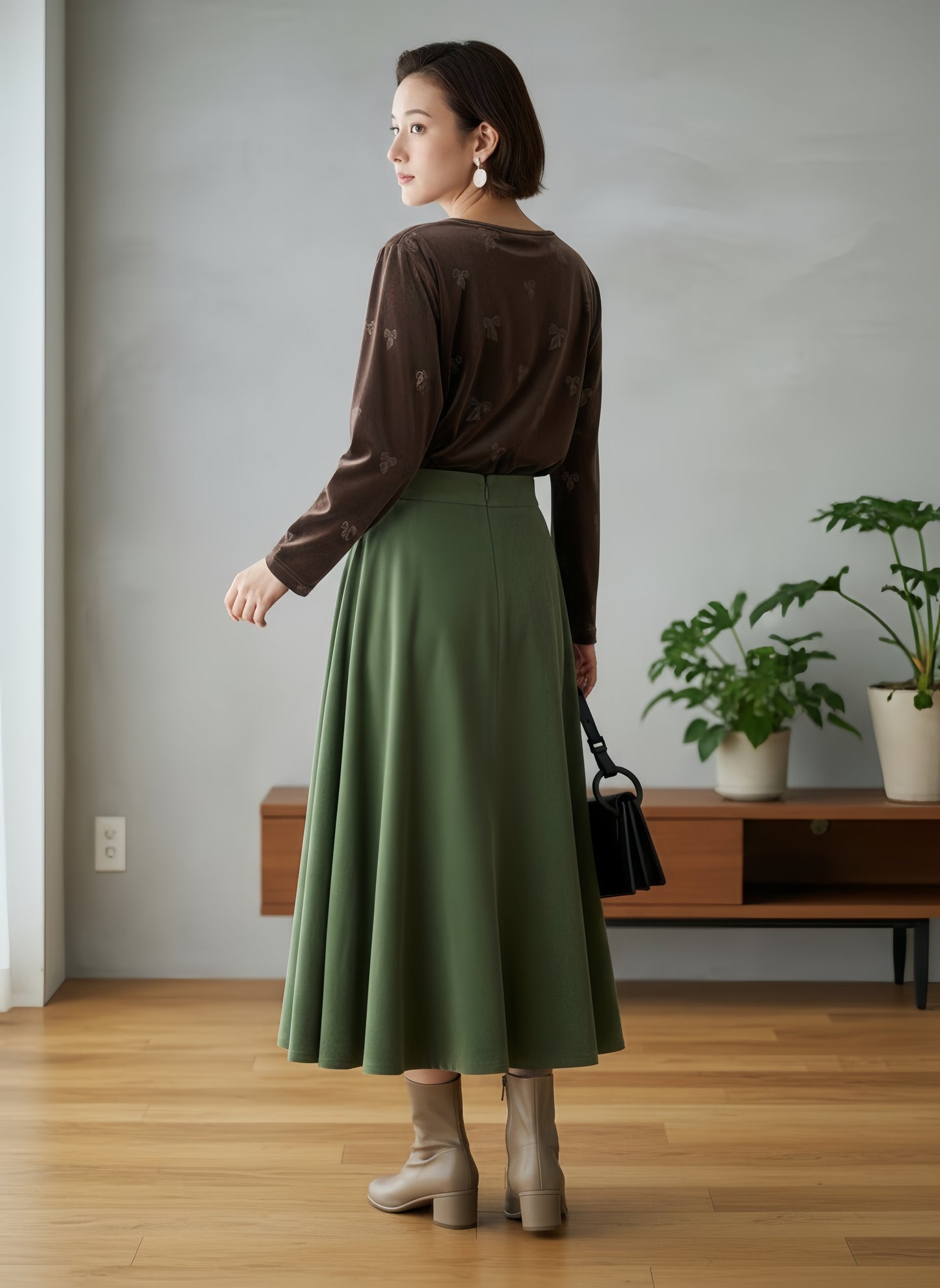 KNR666・ベロアリボン柄立体プリント長袖Tシャツ・エレガントな艶感トロミタッチストレッチ性素材