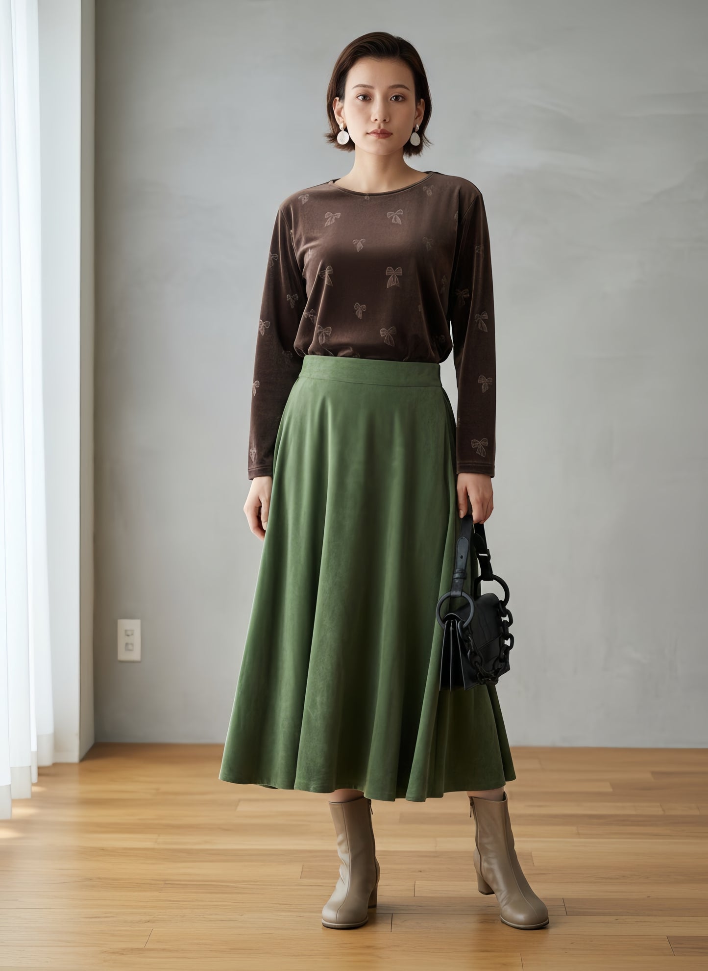 KNR666・ベロアリボン柄立体プリント長袖Tシャツ・エレガントな艶感トロミタッチストレッチ性素材