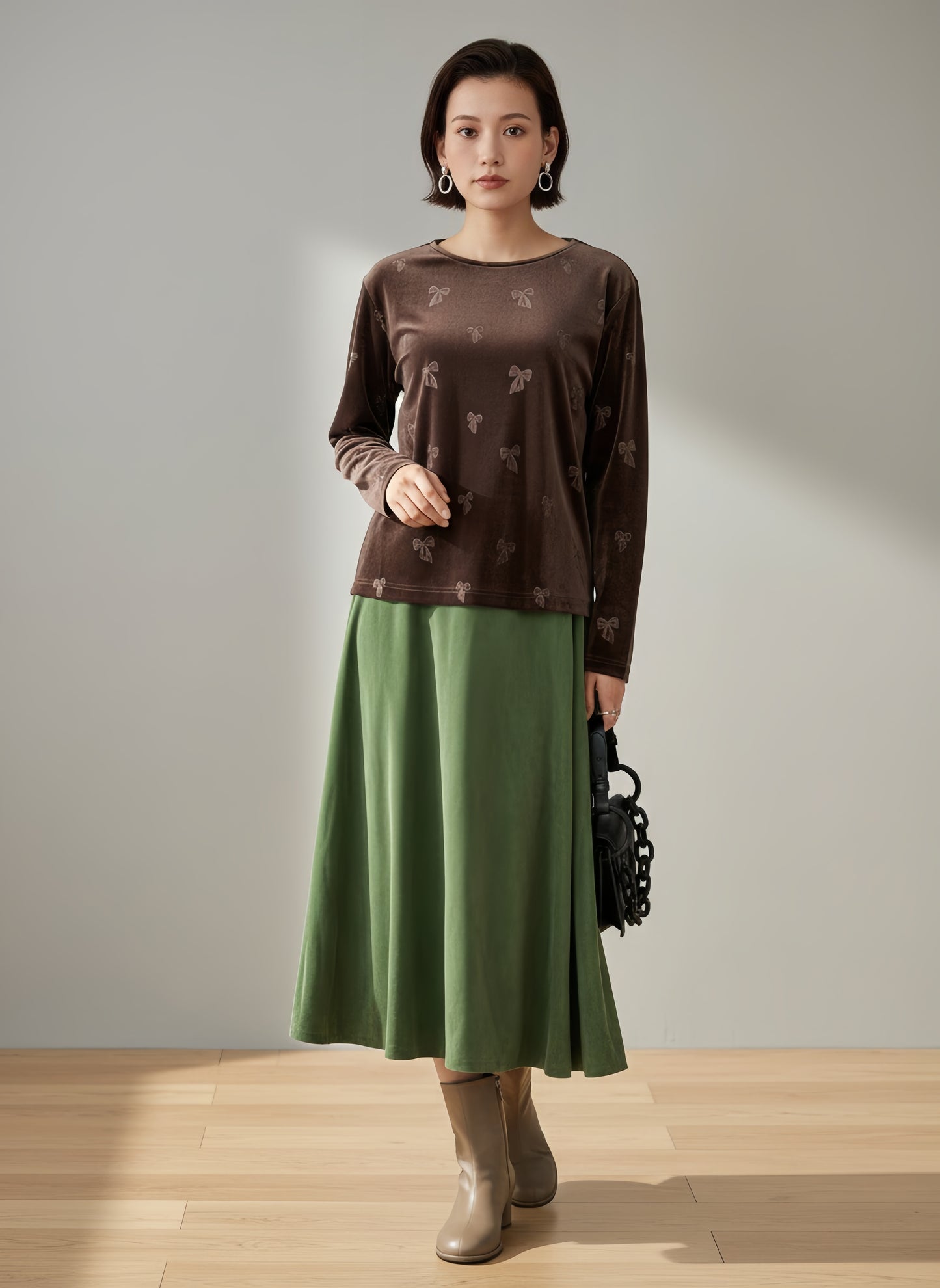 KNR666・ベロアリボン柄立体プリント長袖Tシャツ・エレガントな艶感トロミタッチストレッチ性素材