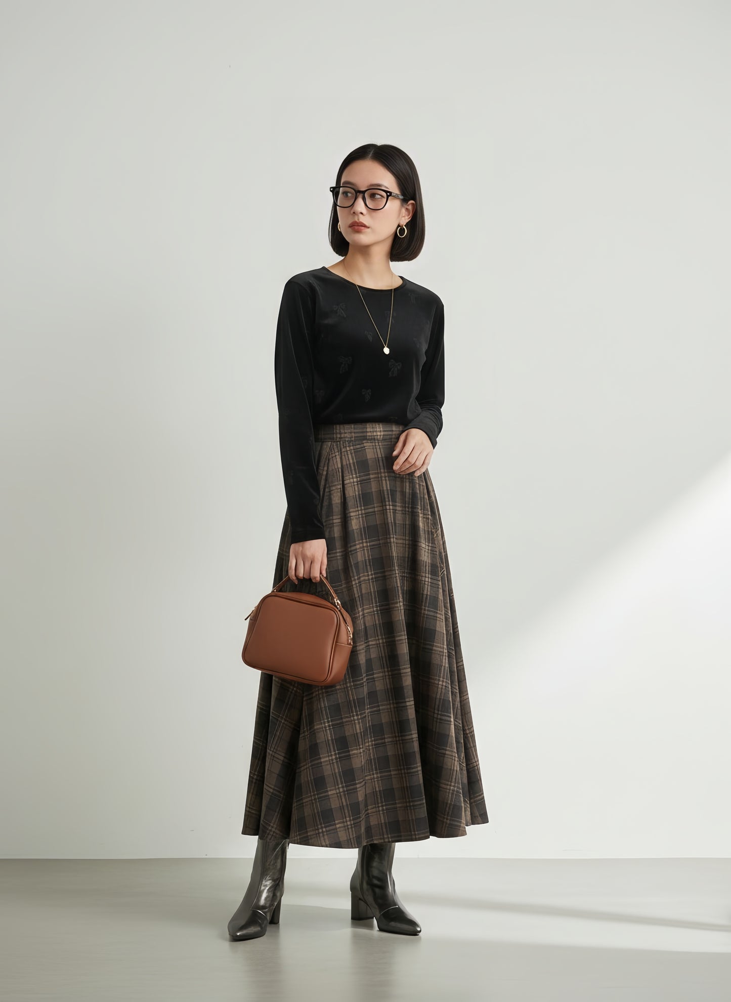 KNR666・ベロアリボン柄立体プリント長袖Tシャツ・エレガントな艶感トロミタッチストレッチ性素材