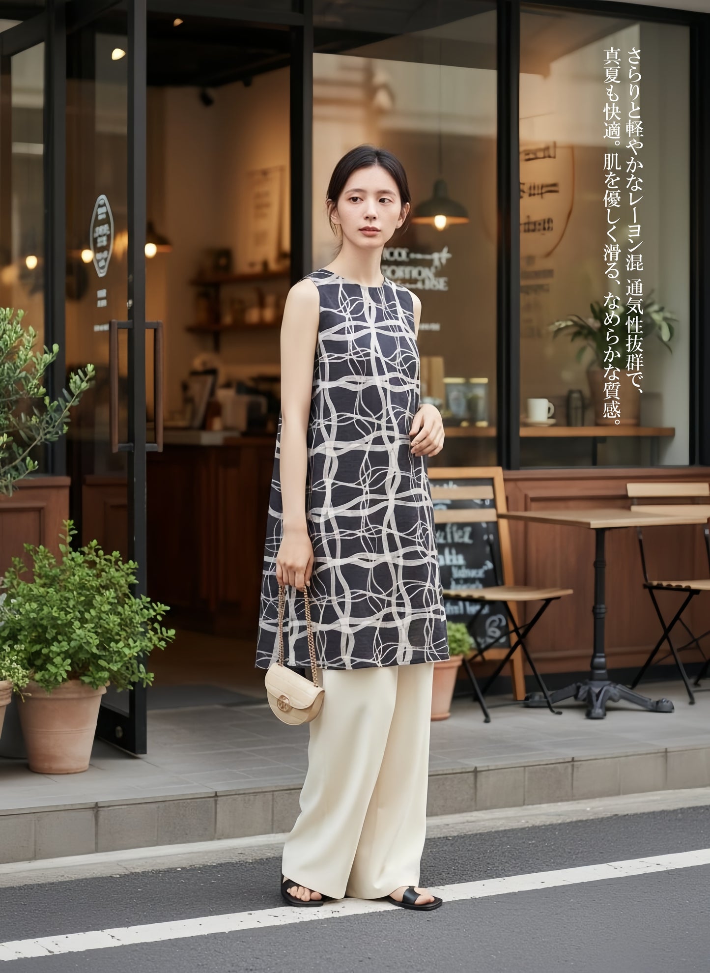 KNR646・抽象的ナミナミ格子柄プリントノースリーブ背中タックチュニック