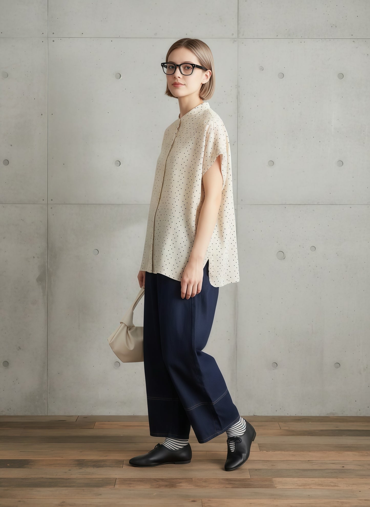 KNGT633・BOXYルーズフィットの小さなスクエア柄半袖ブラウス定番