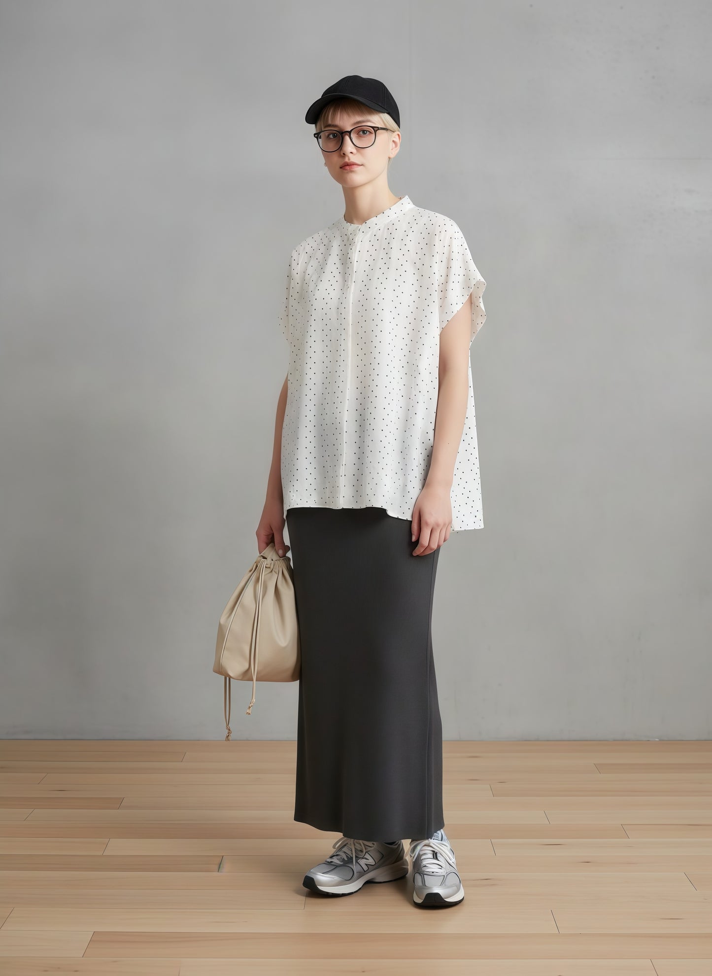 KNGT633・BOXYルーズフィットの小さなスクエア柄半袖ブラウス定番