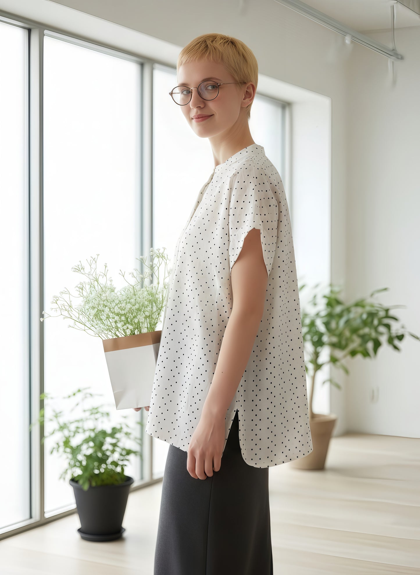 KNGT633・BOXYルーズフィットの小さなスクエア柄半袖ブラウス定番