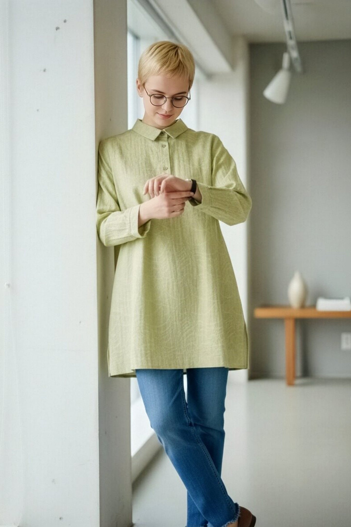 KNGT623・ジャカード織りシャツ襟長袖チュニック 波柄ムラ染風 ハーフボタン ブラウス