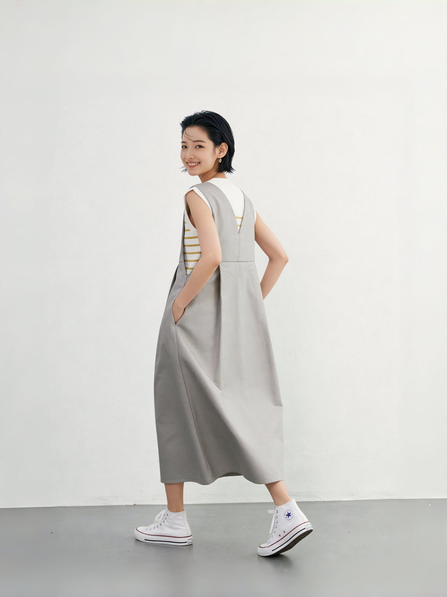 KNSO370 - A jumper skirt that can be worn with a T-shirt or knitwear, perfect all year round. Linen blend dress.