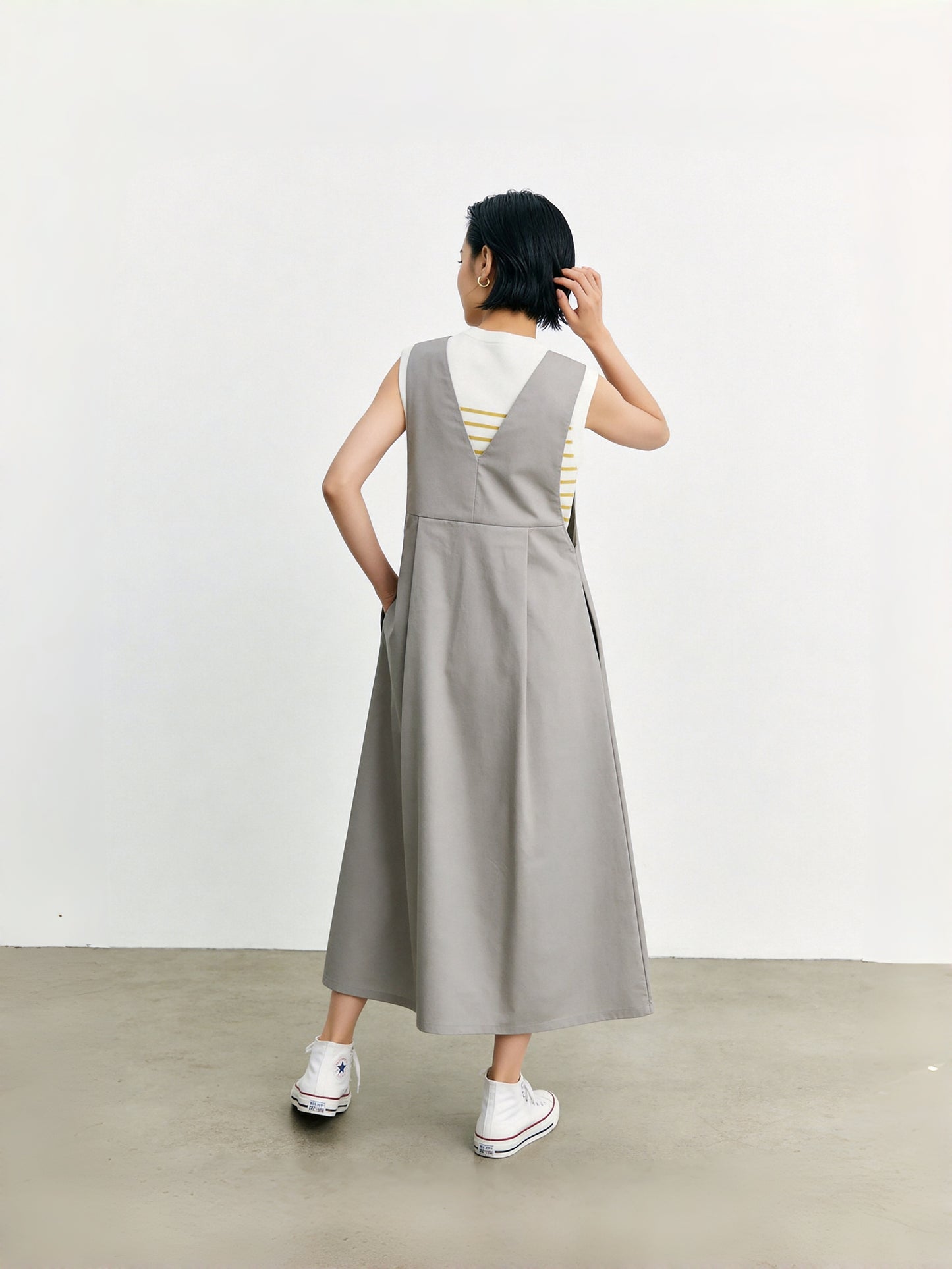 KNSO370 - A jumper skirt that can be worn with a T-shirt or knitwear, perfect all year round. Linen blend dress.