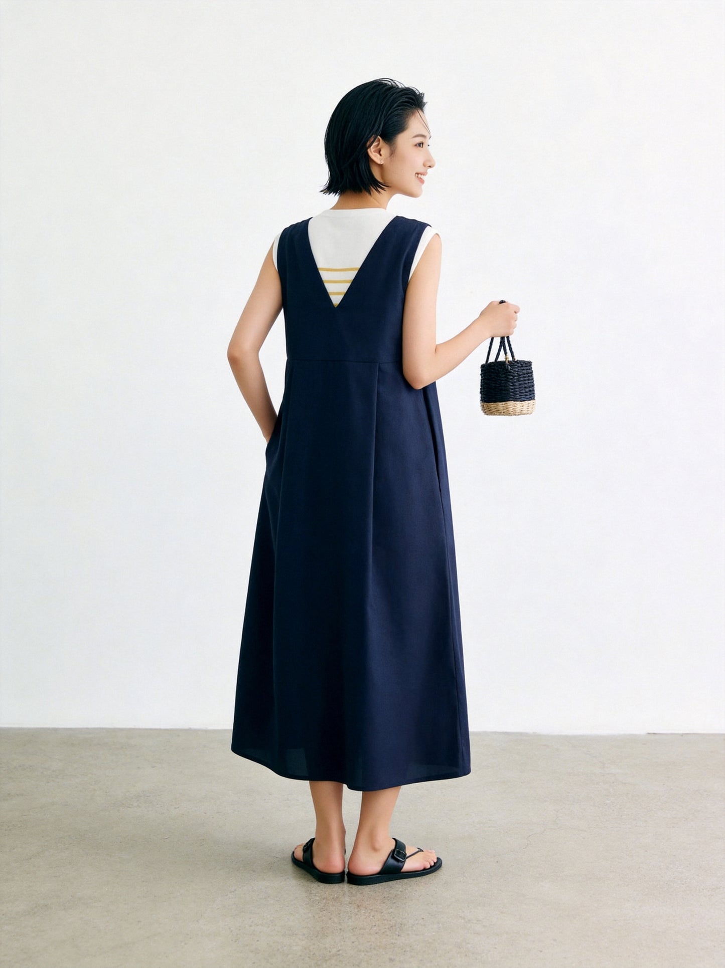 KNSO370 - A jumper skirt that can be worn with a T-shirt or knitwear, perfect all year round. Linen blend dress.