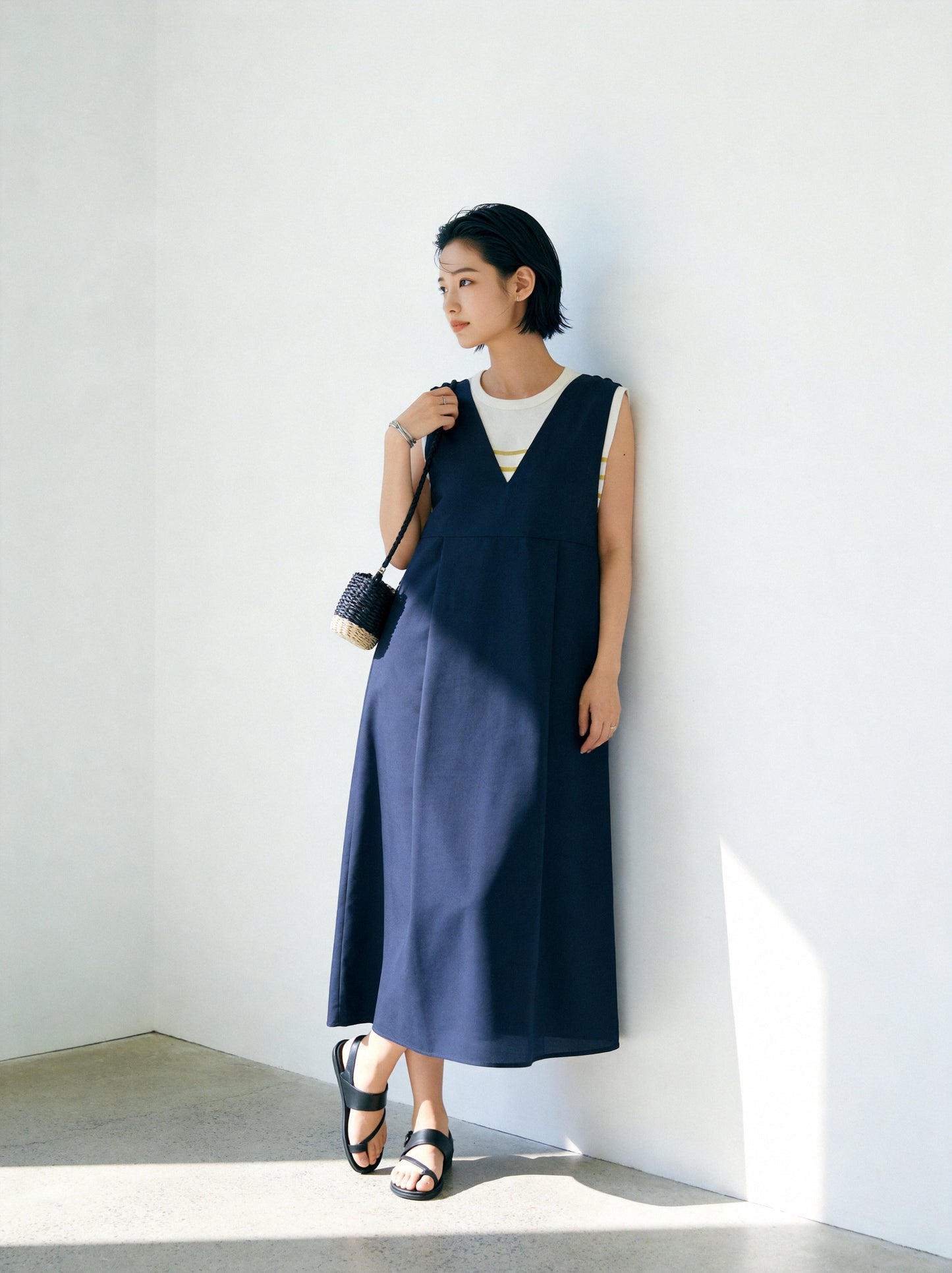 KNSO370 - A jumper skirt that can be worn with a T-shirt or knitwear, perfect all year round. Linen blend dress.