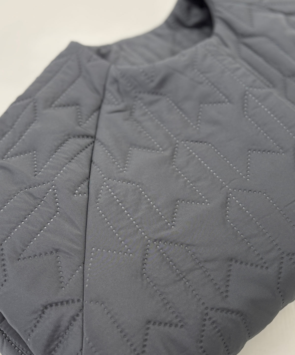 KNR719・【11月入荷予定】ピンソニック超音波キルティングノーカラーミドル丈コート