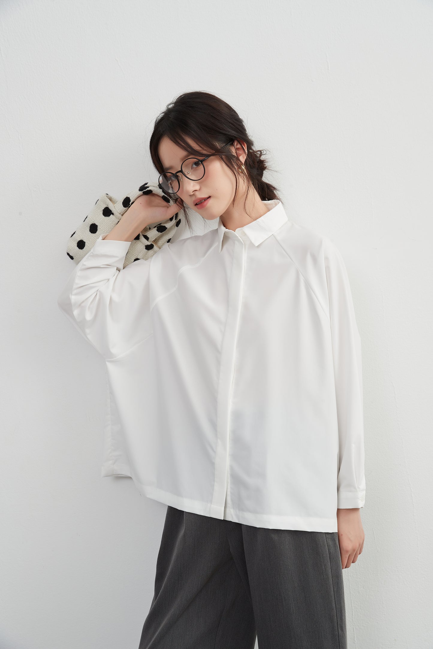 KNXC511 Wrinkle-resistant, long-sleeved raglan wide sleeves, ladies' shirt, office casual, minimalist and simple, classic top