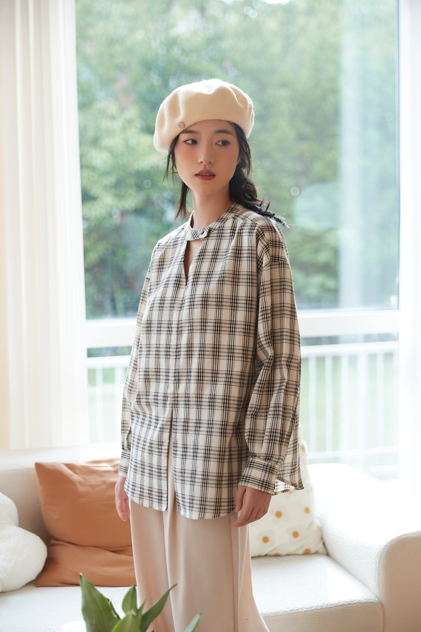 KNST344-BLACK Choker neck center slit check long sleeve blouse