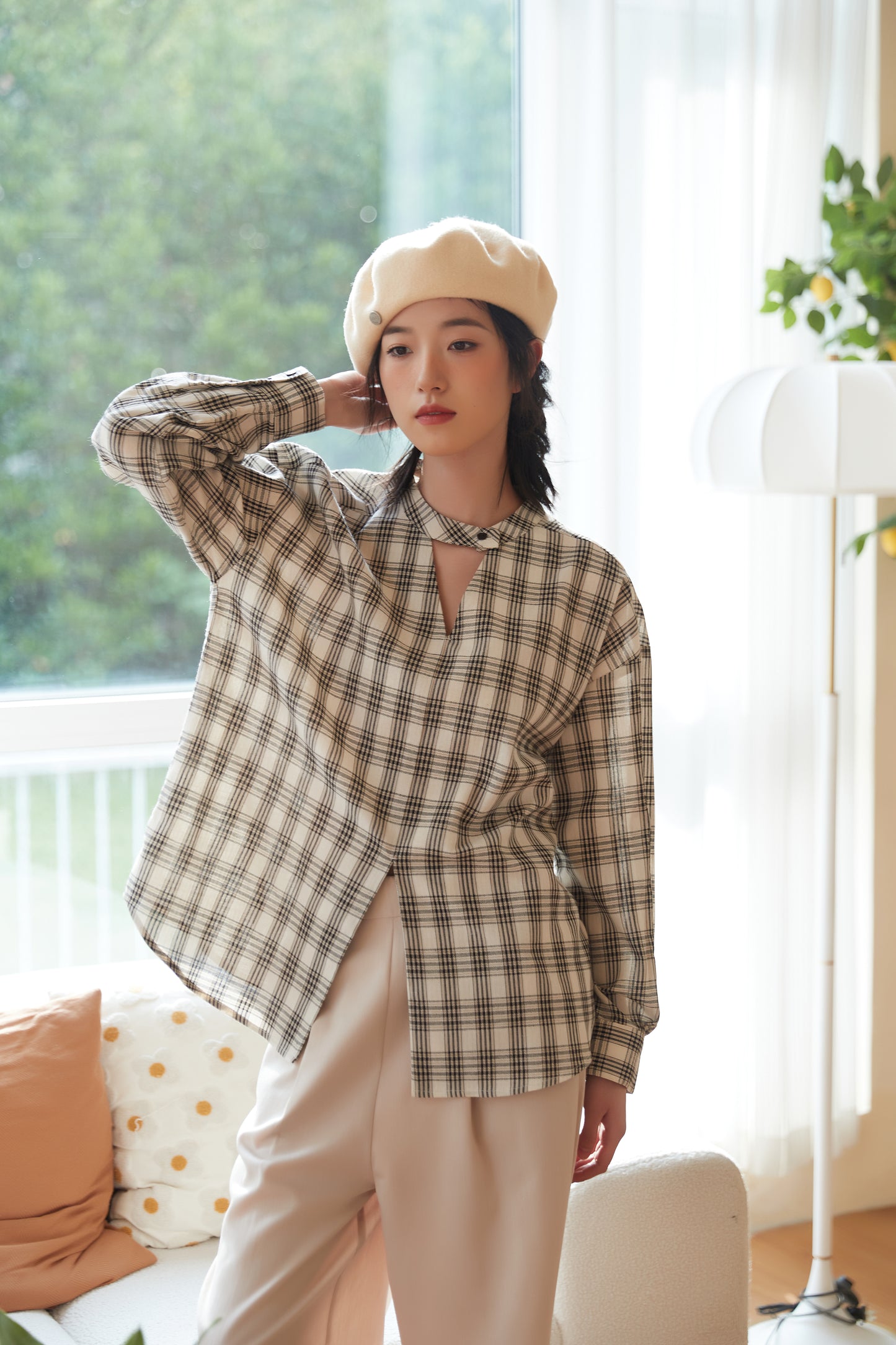 KNST344-BLACK Choker neck center slit check long sleeve blouse