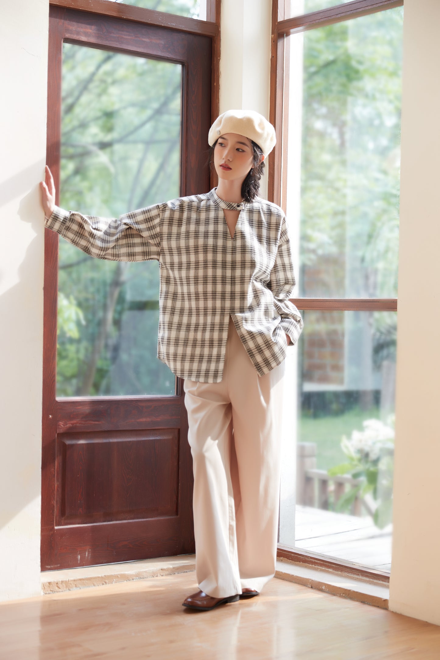 KNST344-BLACK Choker neck center slit check long sleeve blouse