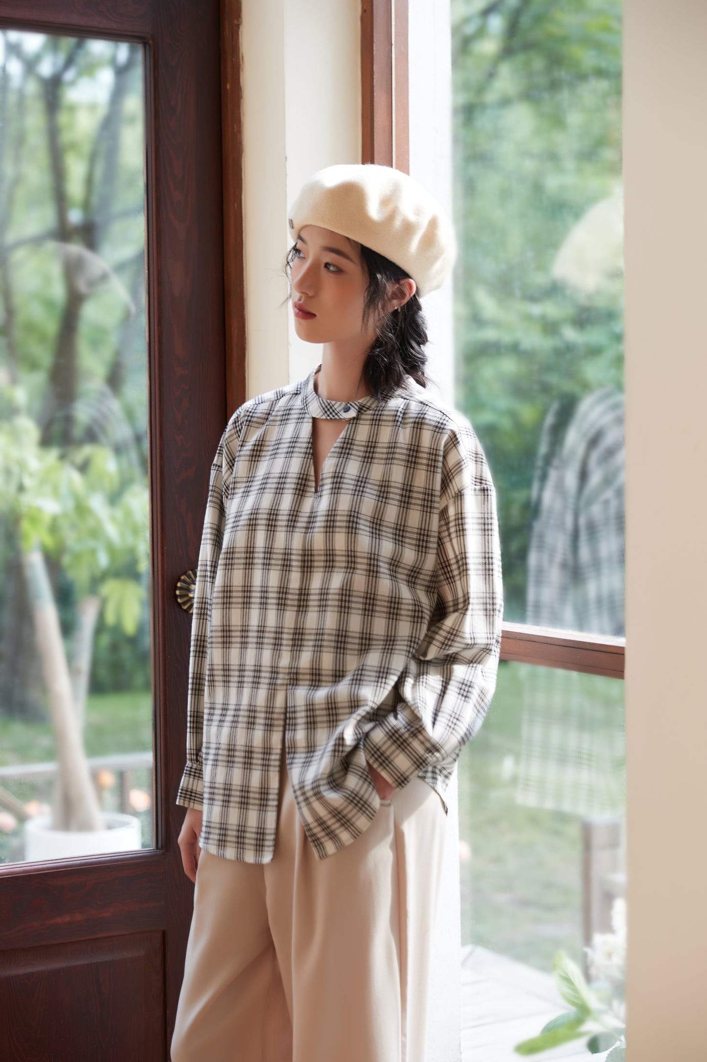 KNST344-BLACK Choker neck center slit check long sleeve blouse