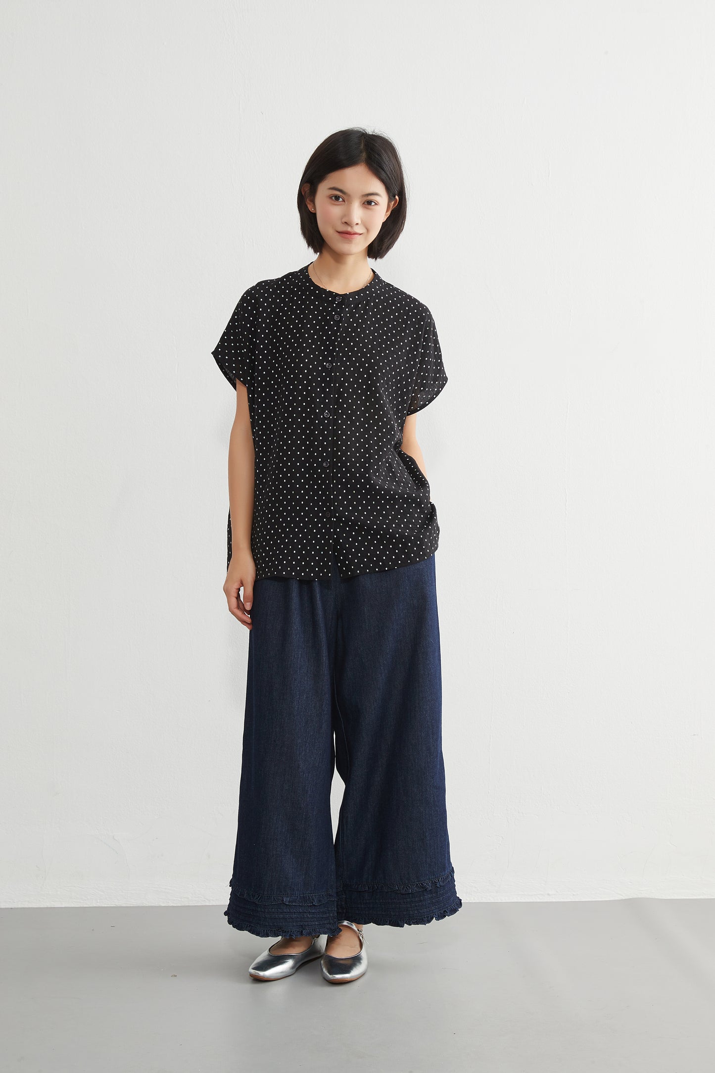 KNGT633・BOXYルーズフィットの小さなスクエア柄半袖ブラウス定番