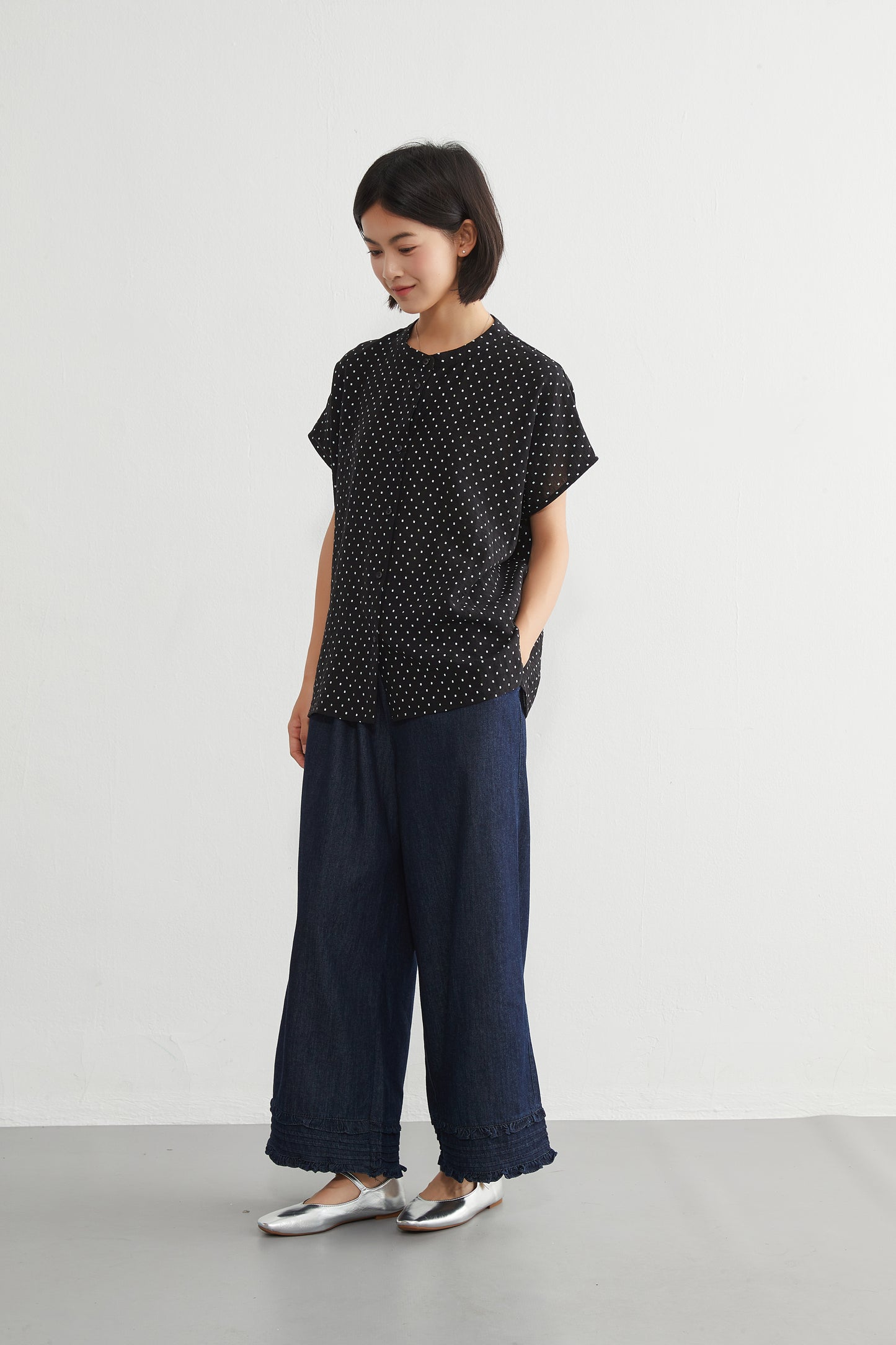 KNGT633・BOXYルーズフィットの小さなスクエア柄半袖ブラウス定番