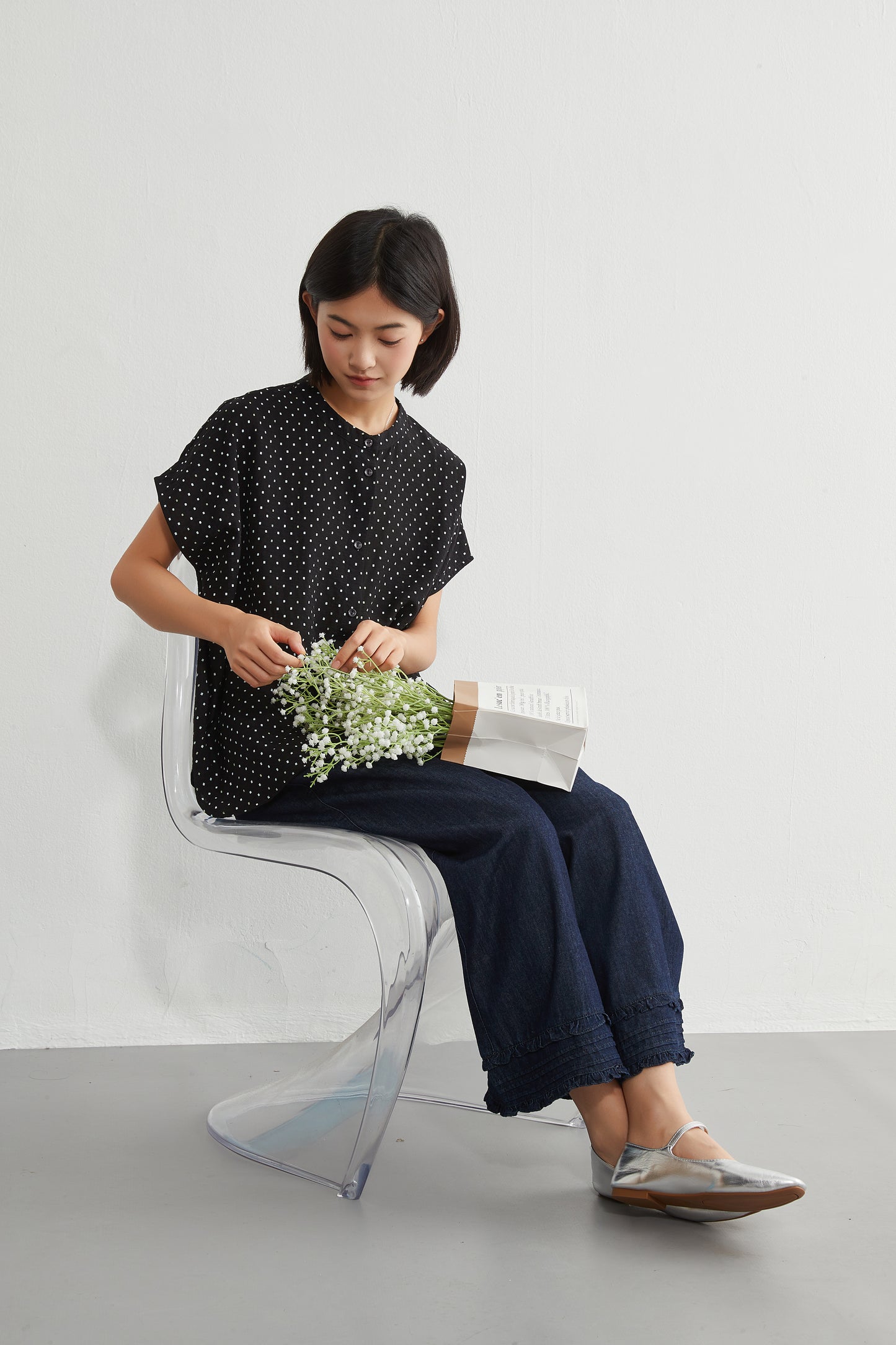 KNGT633・BOXYルーズフィットの小さなスクエア柄半袖ブラウス定番